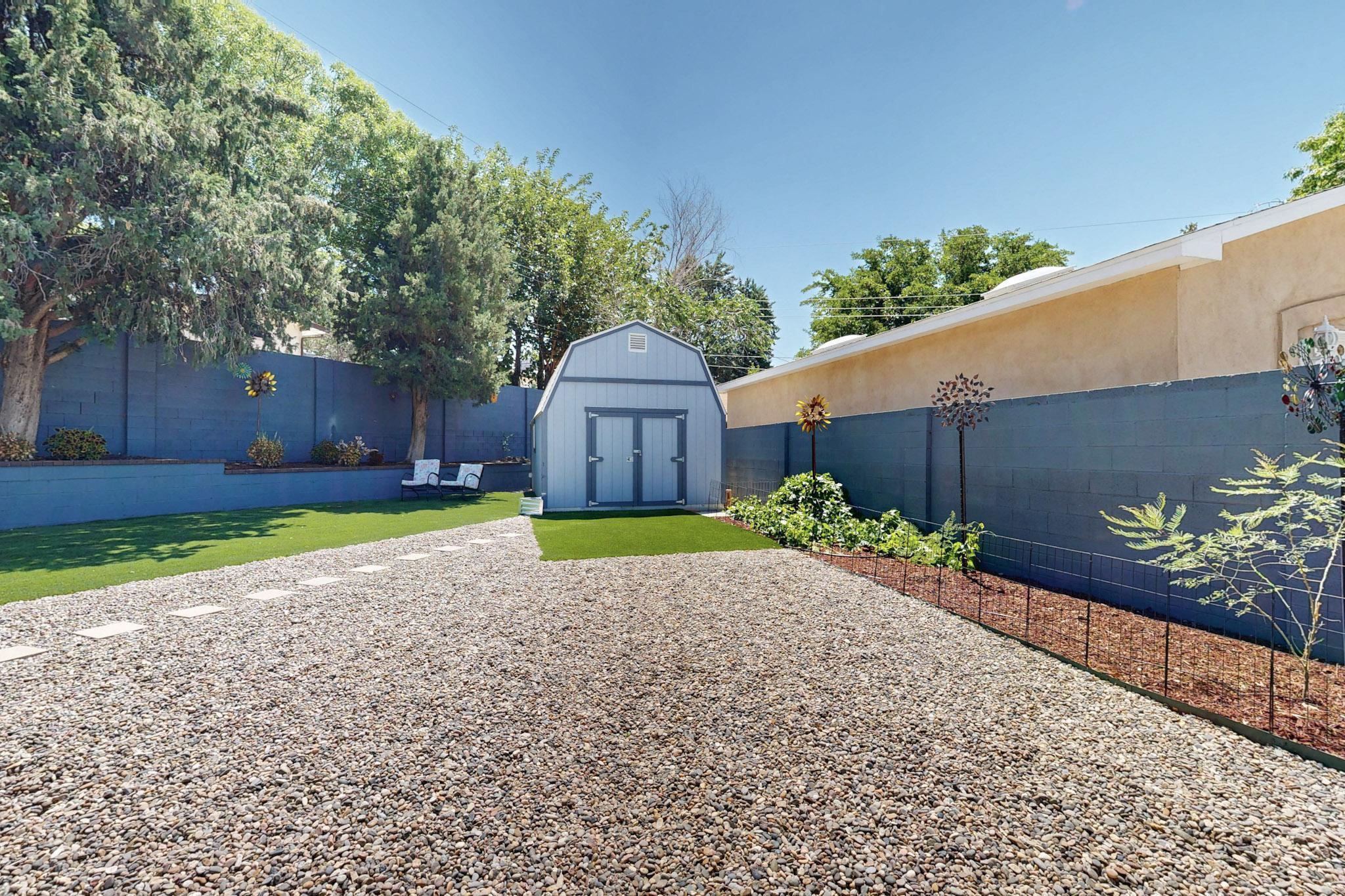 1602 HIAWATHA Drive NE