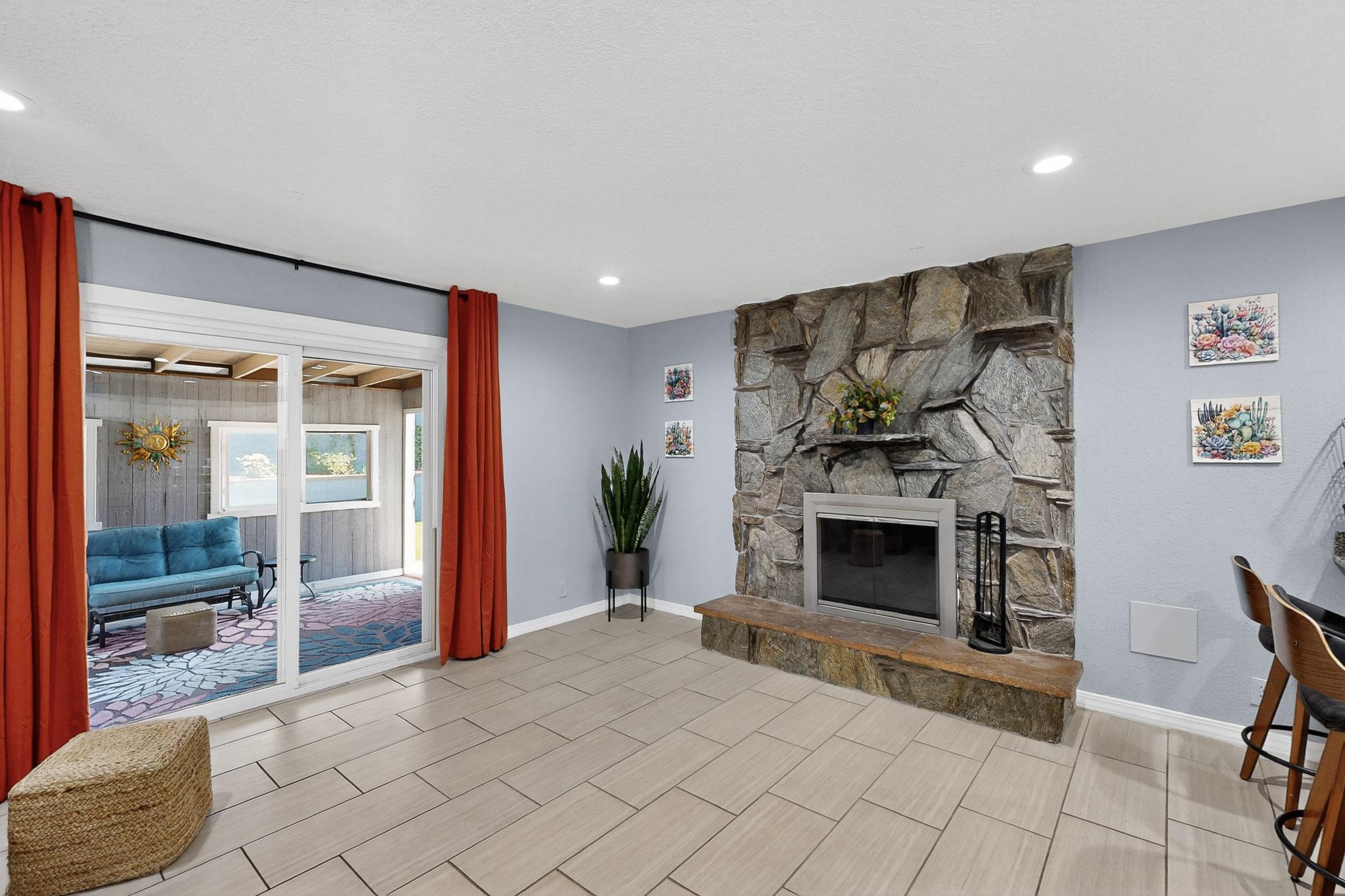 1602 HIAWATHA Drive NE