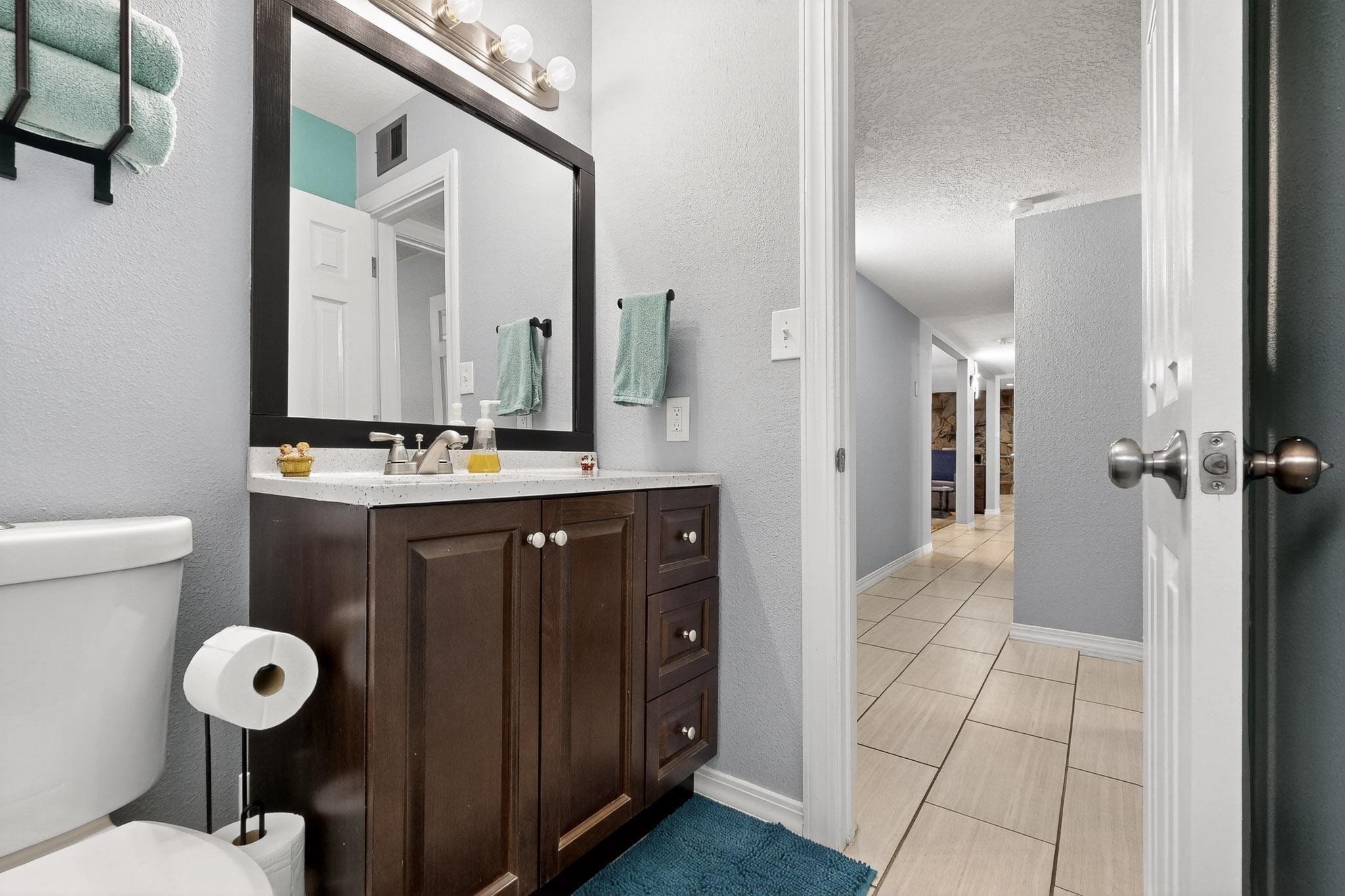 1602 HIAWATHA Drive NE