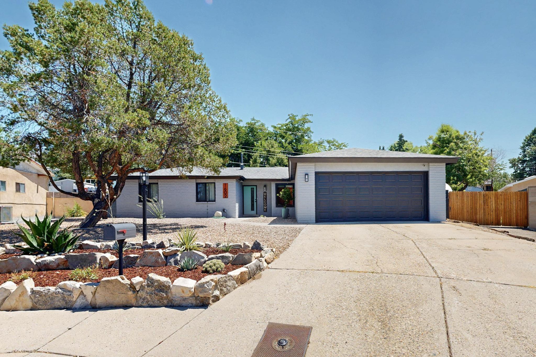 1602 HIAWATHA Drive NE