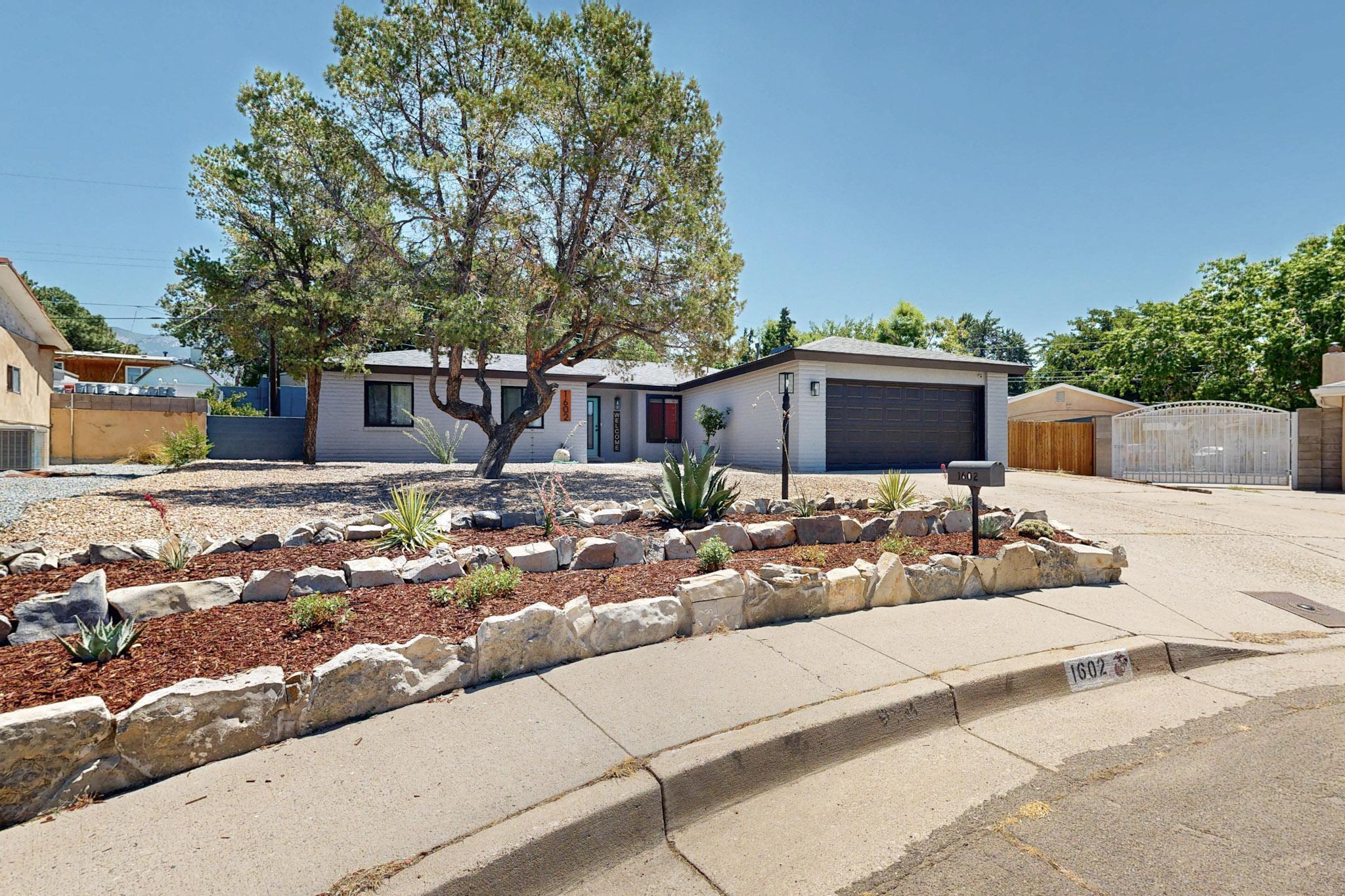 1602 HIAWATHA Drive NE