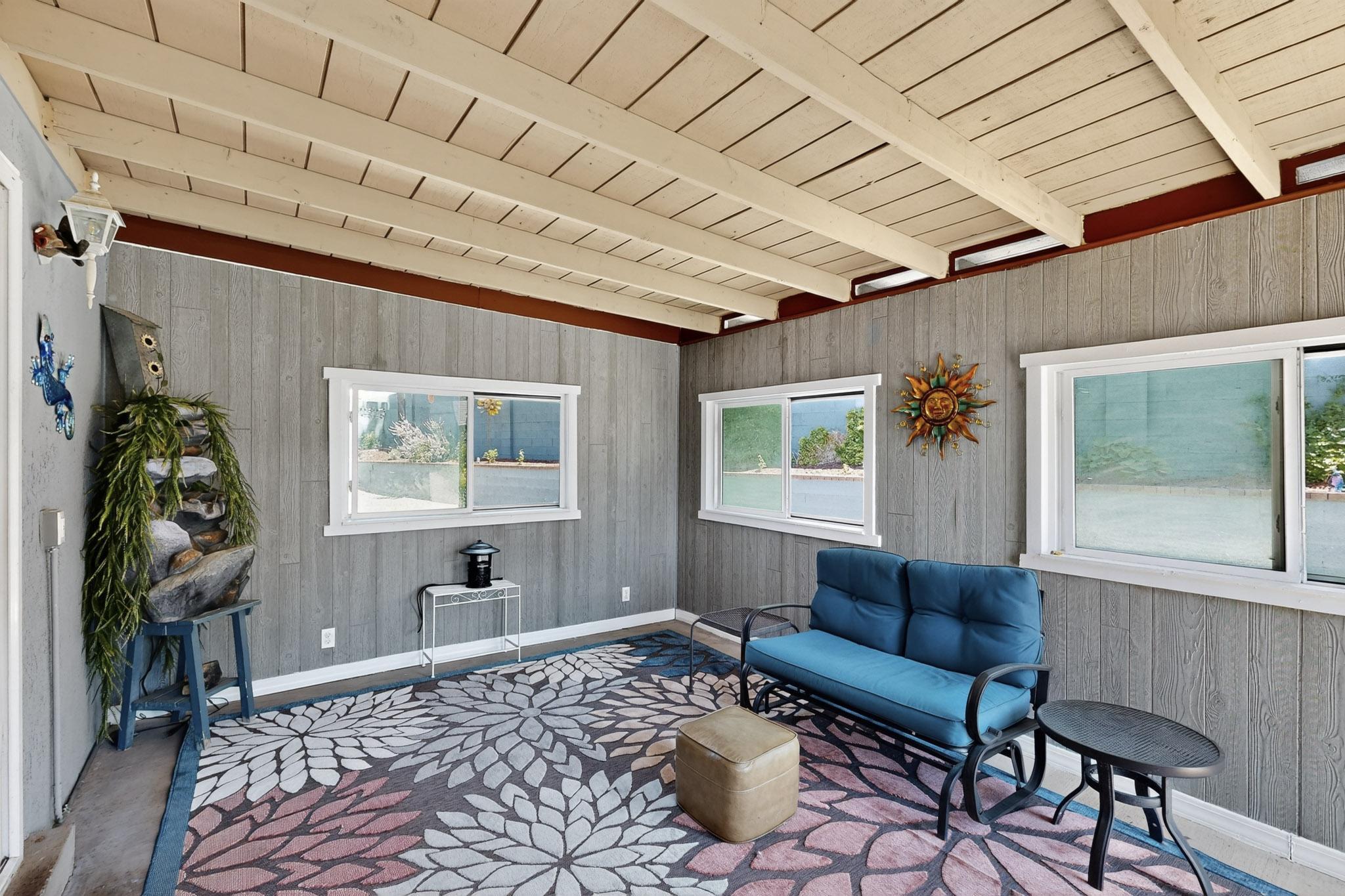 1602 HIAWATHA Drive NE