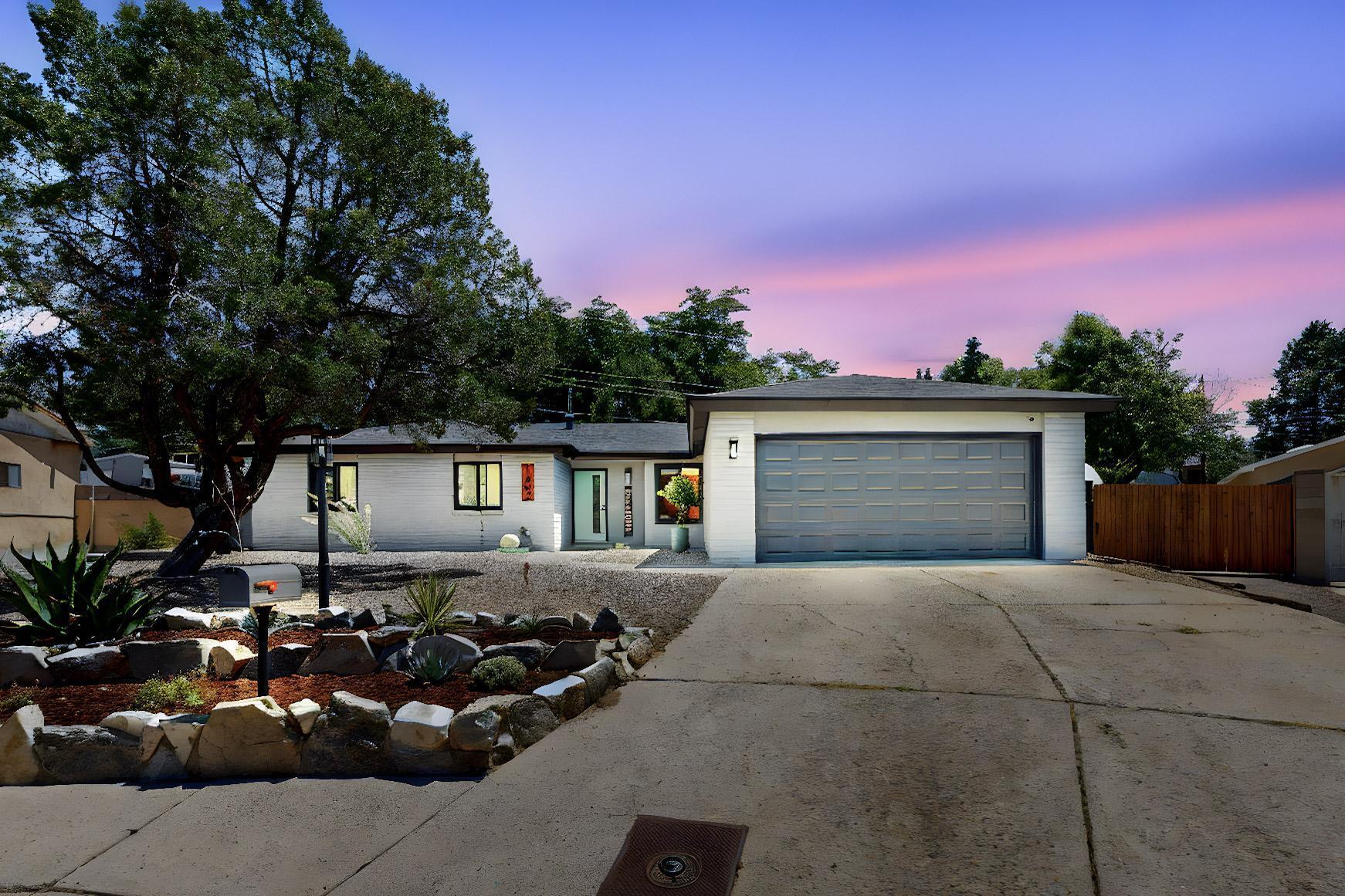 1602 HIAWATHA Drive NE