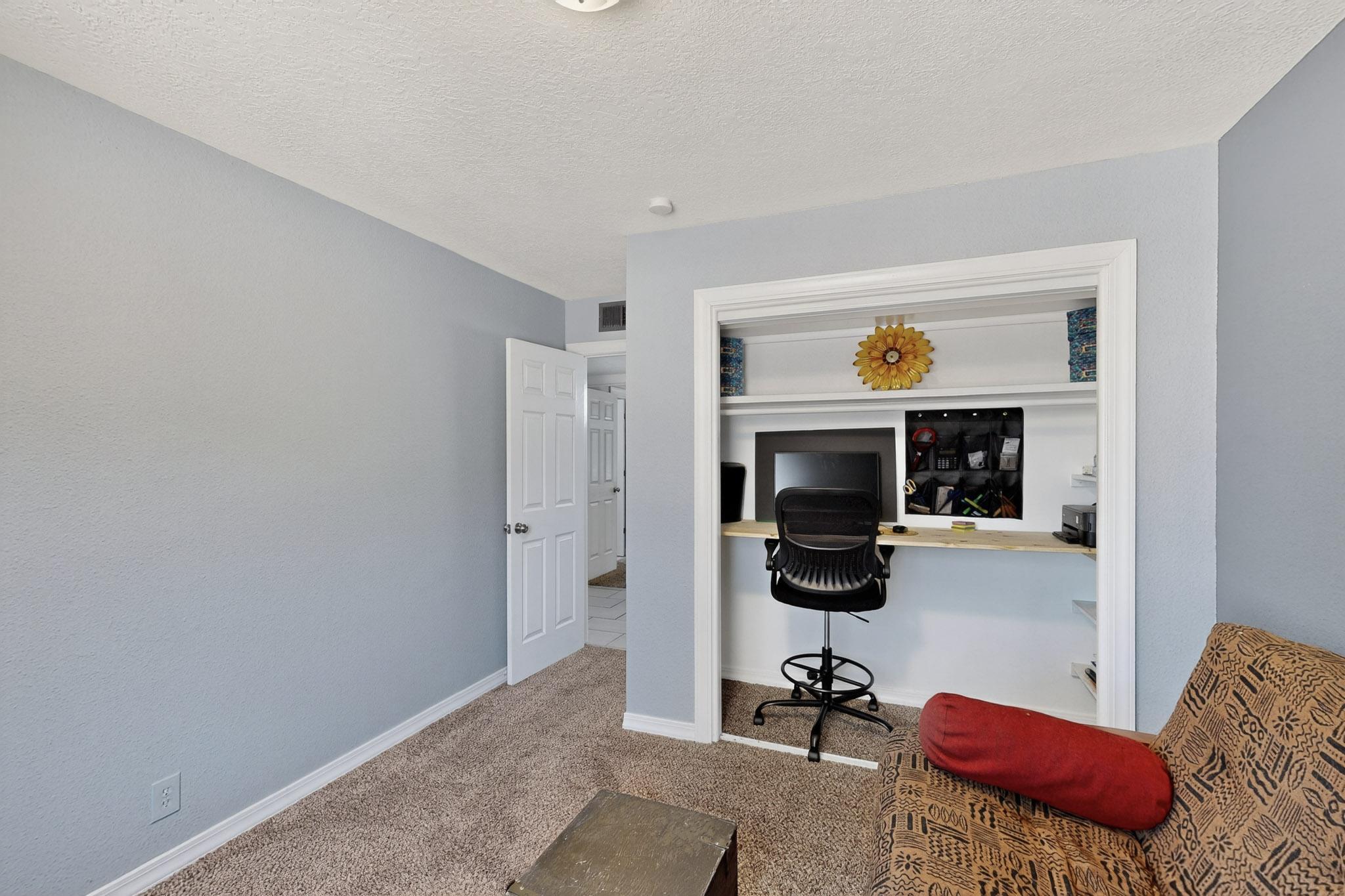 1602 HIAWATHA Drive NE