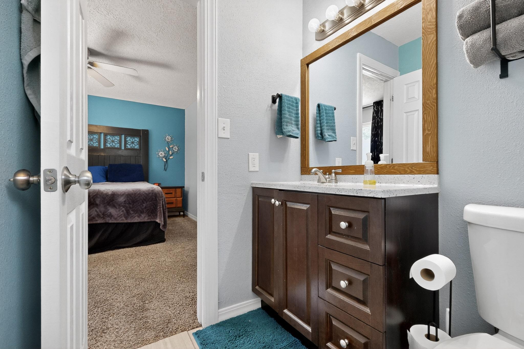 1602 HIAWATHA Drive NE