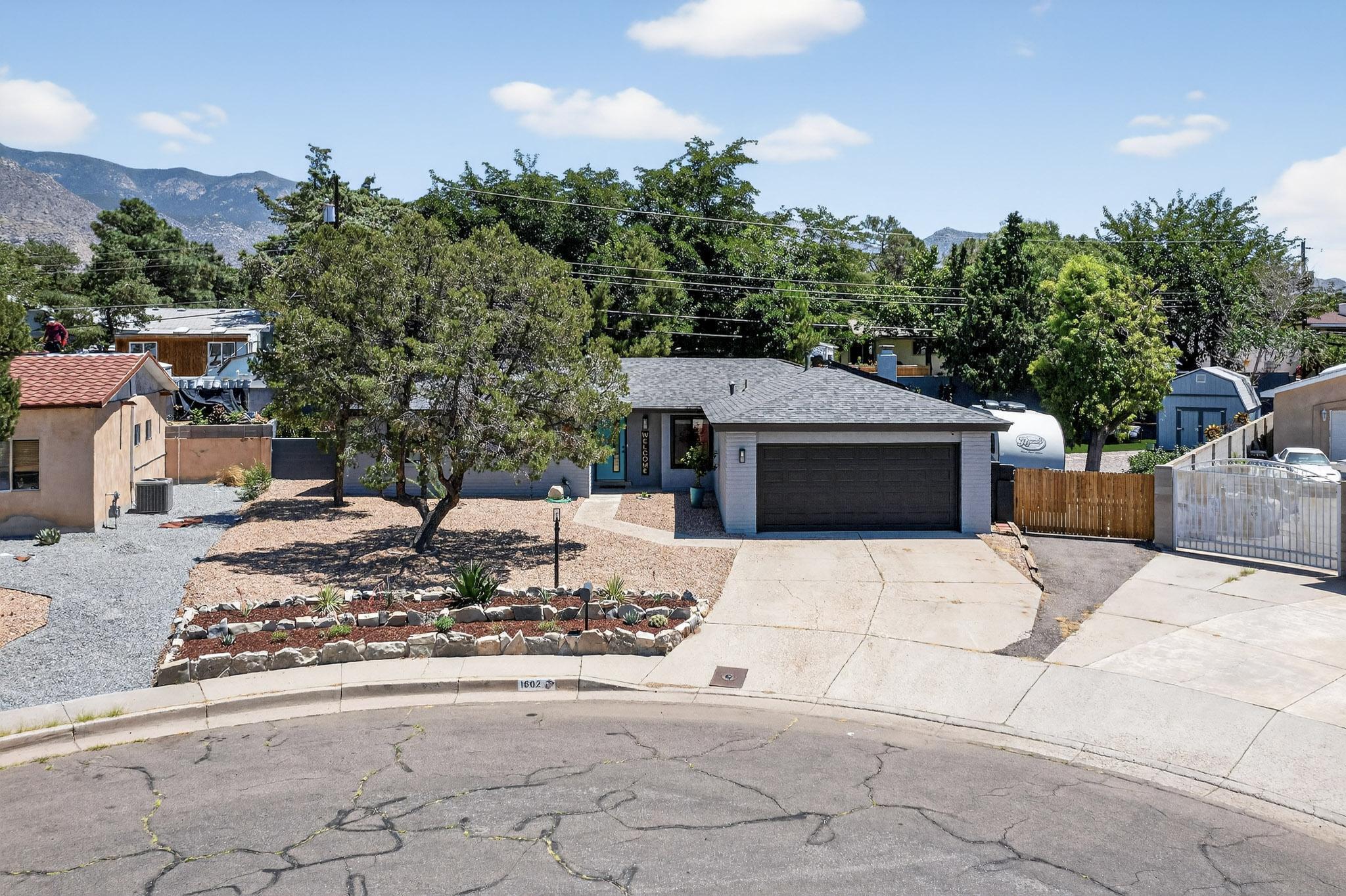 1602 HIAWATHA Drive NE