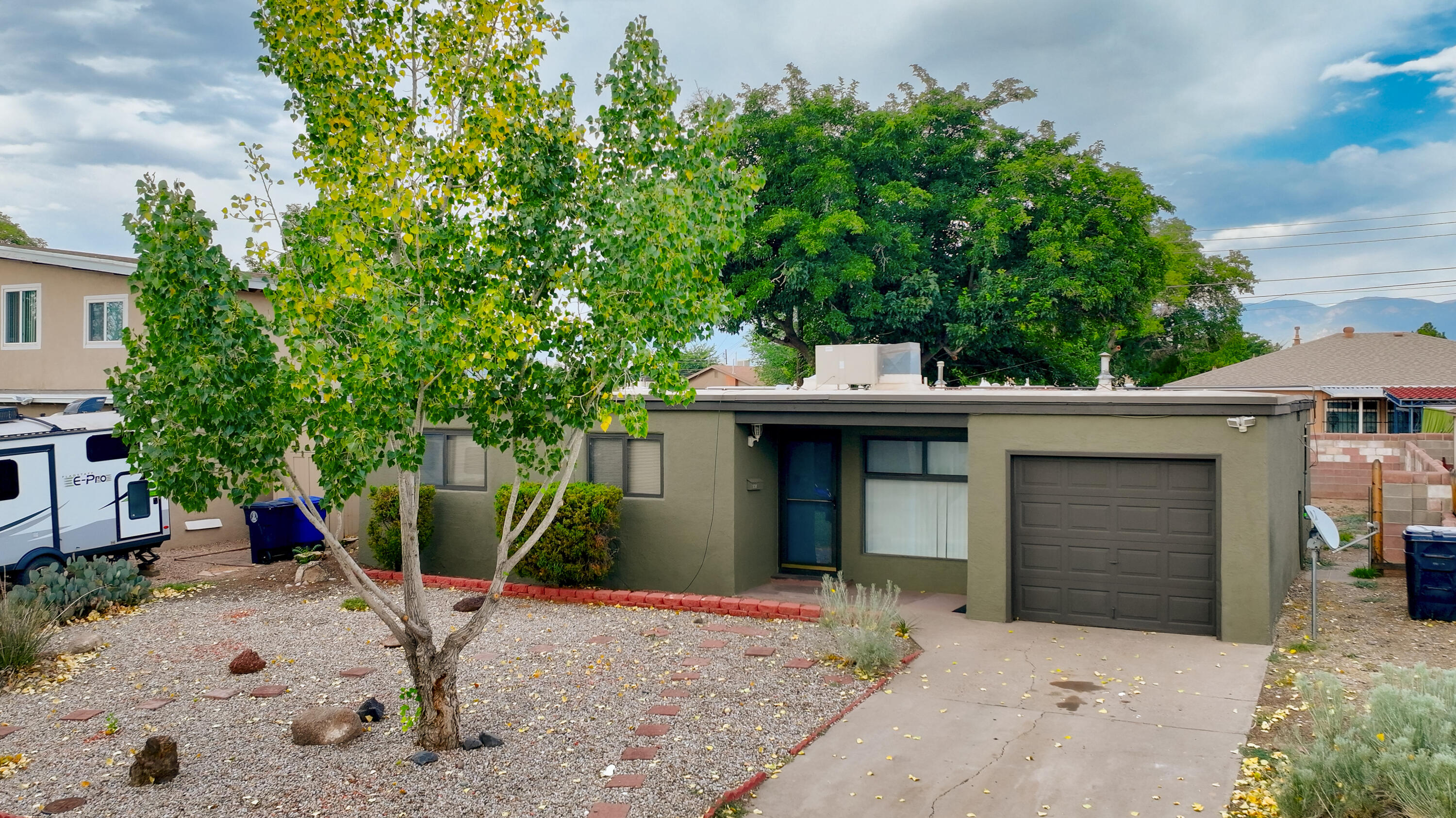 3710 JEANNE Court NE