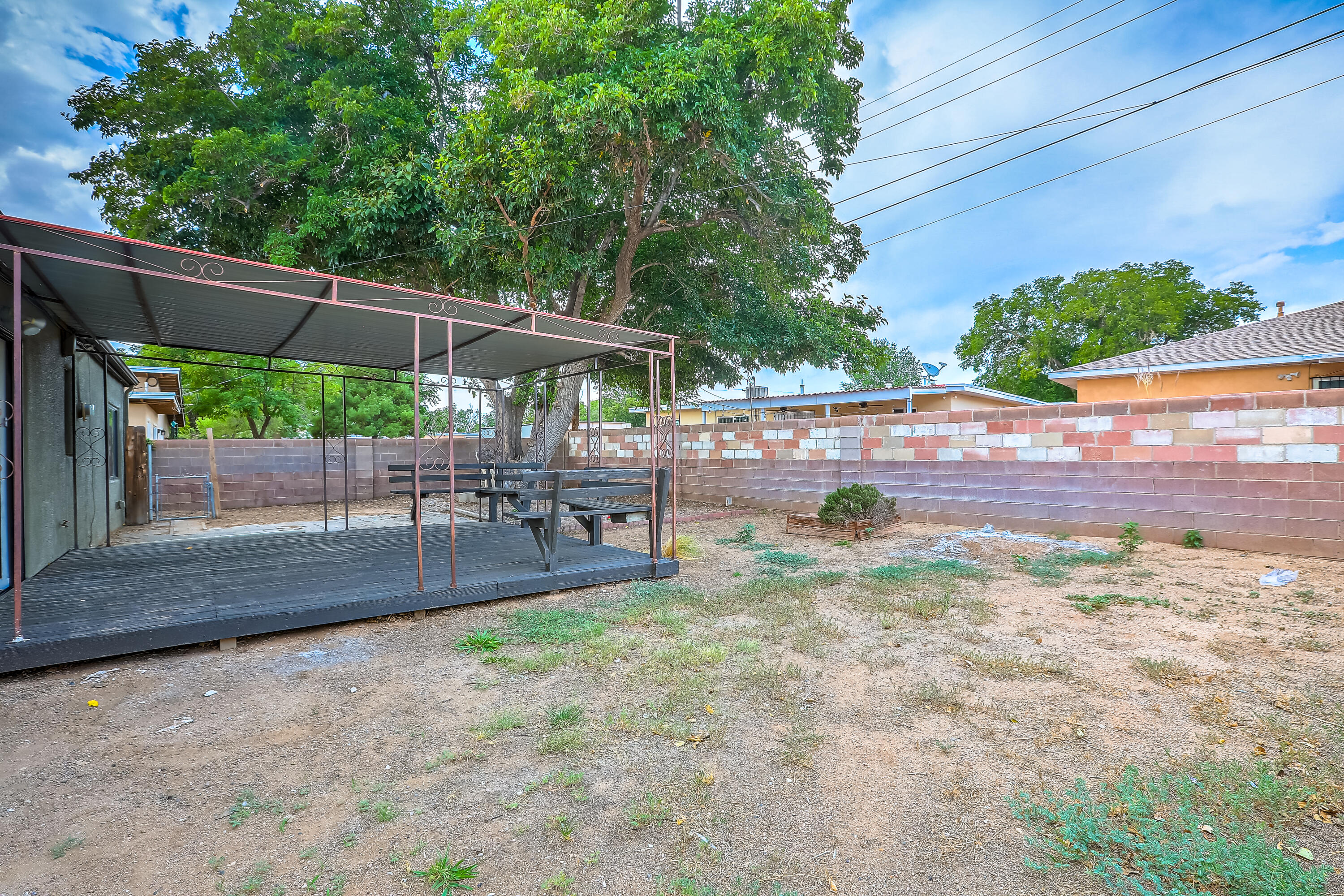 3710 JEANNE Court NE