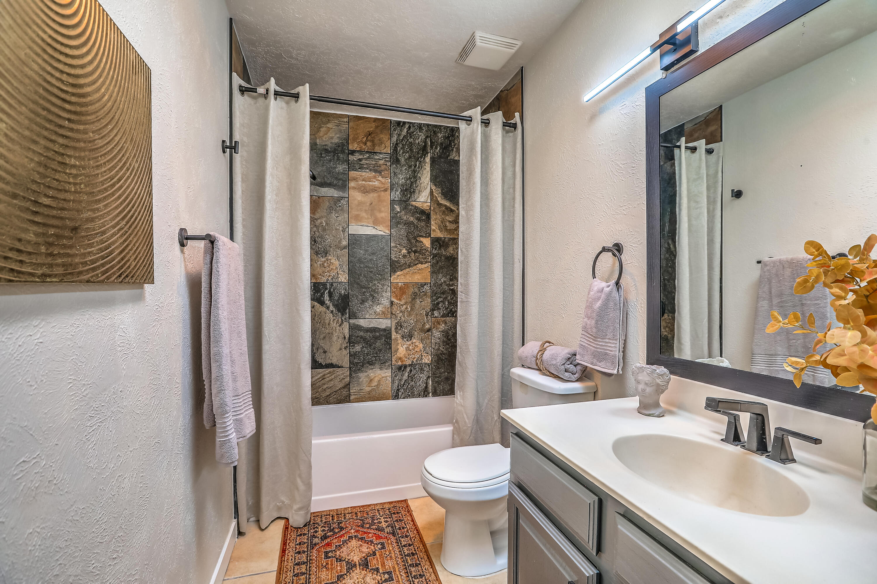 3710 JEANNE Court NE