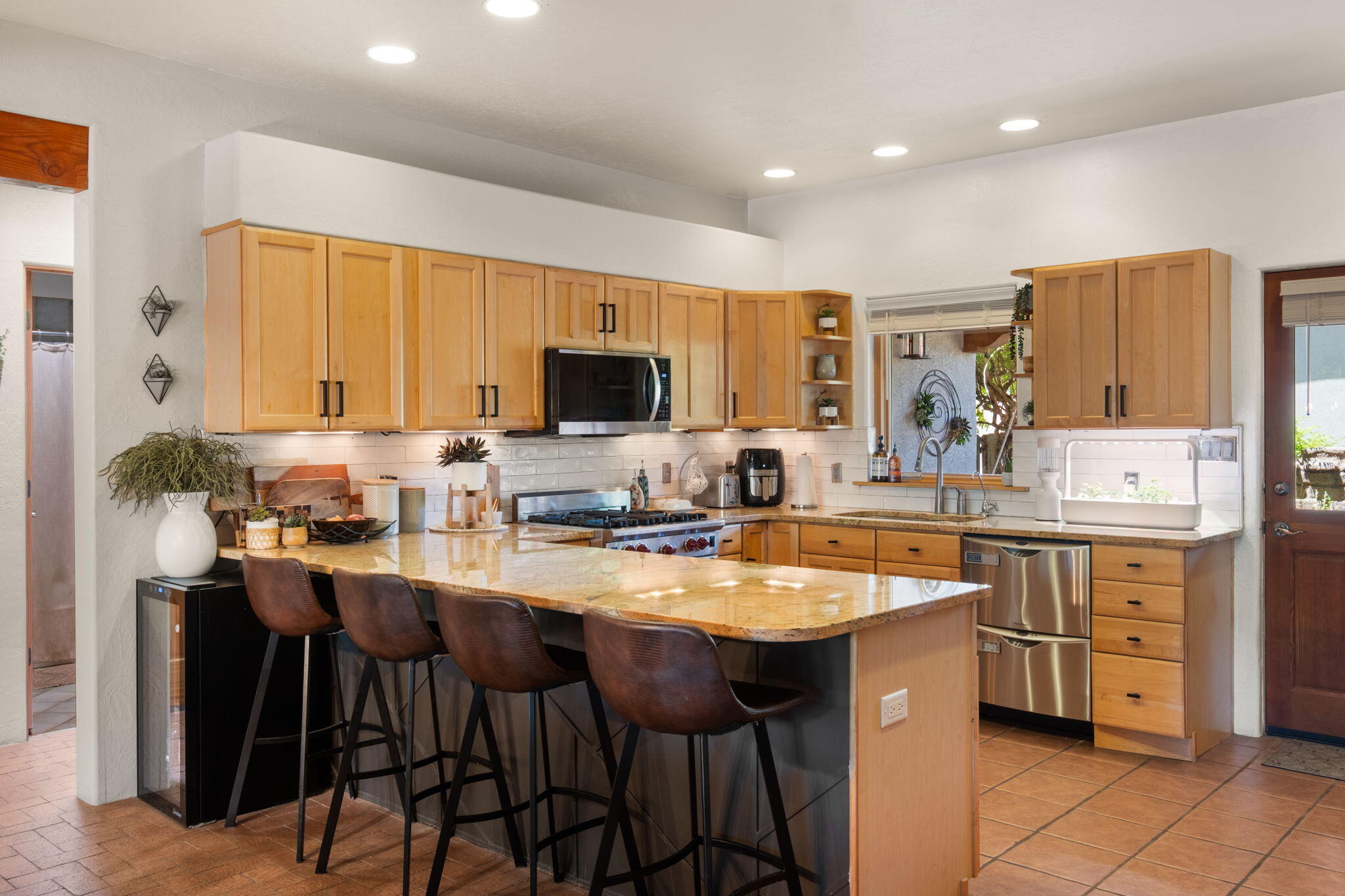 1904 TIERRA VIDA Place NW