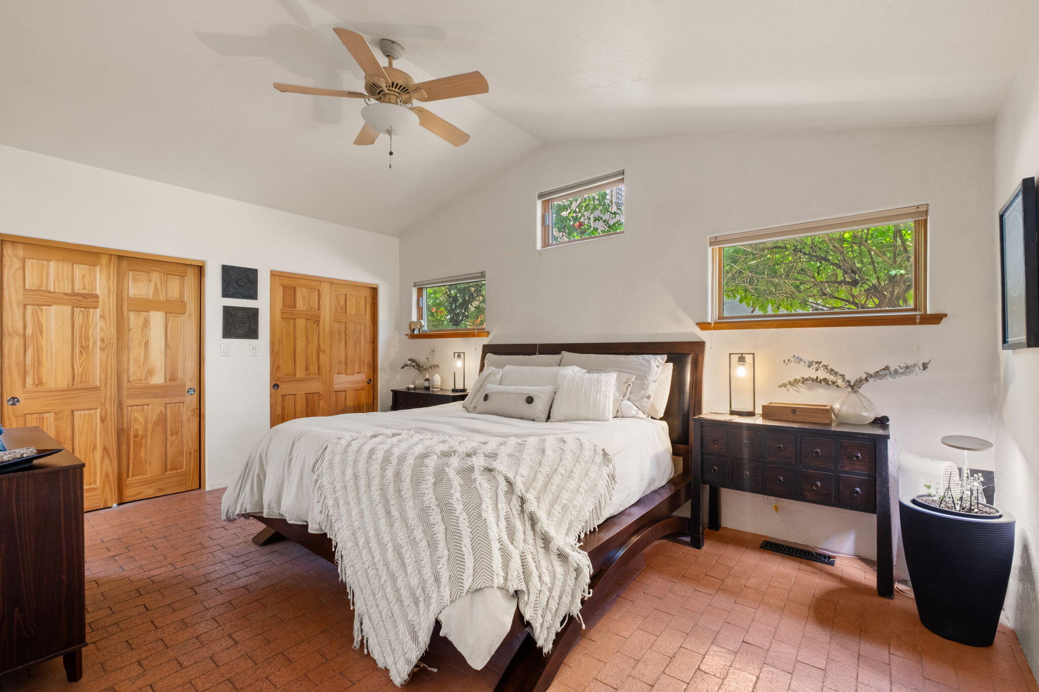 1904 TIERRA VIDA Place NW