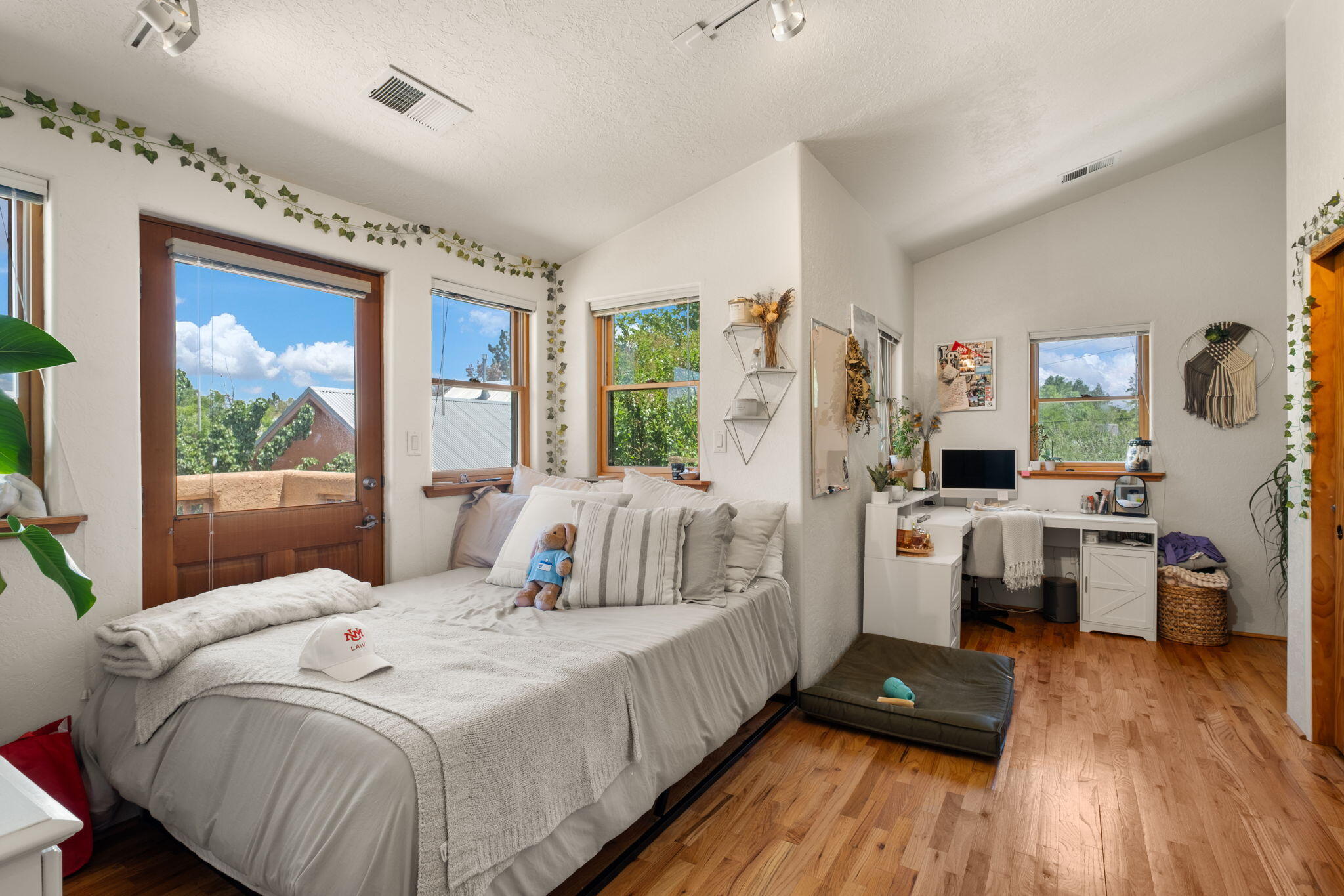 1904 TIERRA VIDA Place NW