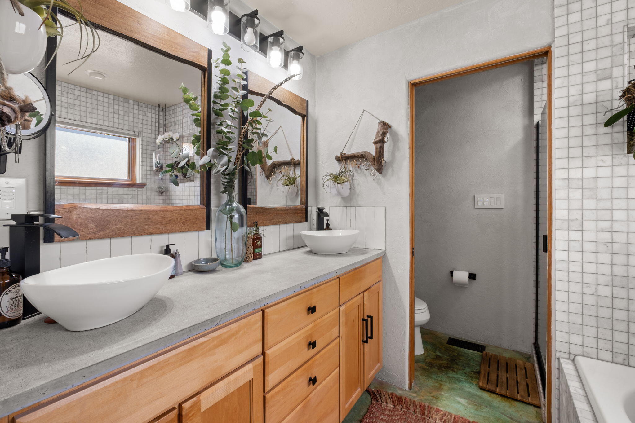 1904 TIERRA VIDA Place NW