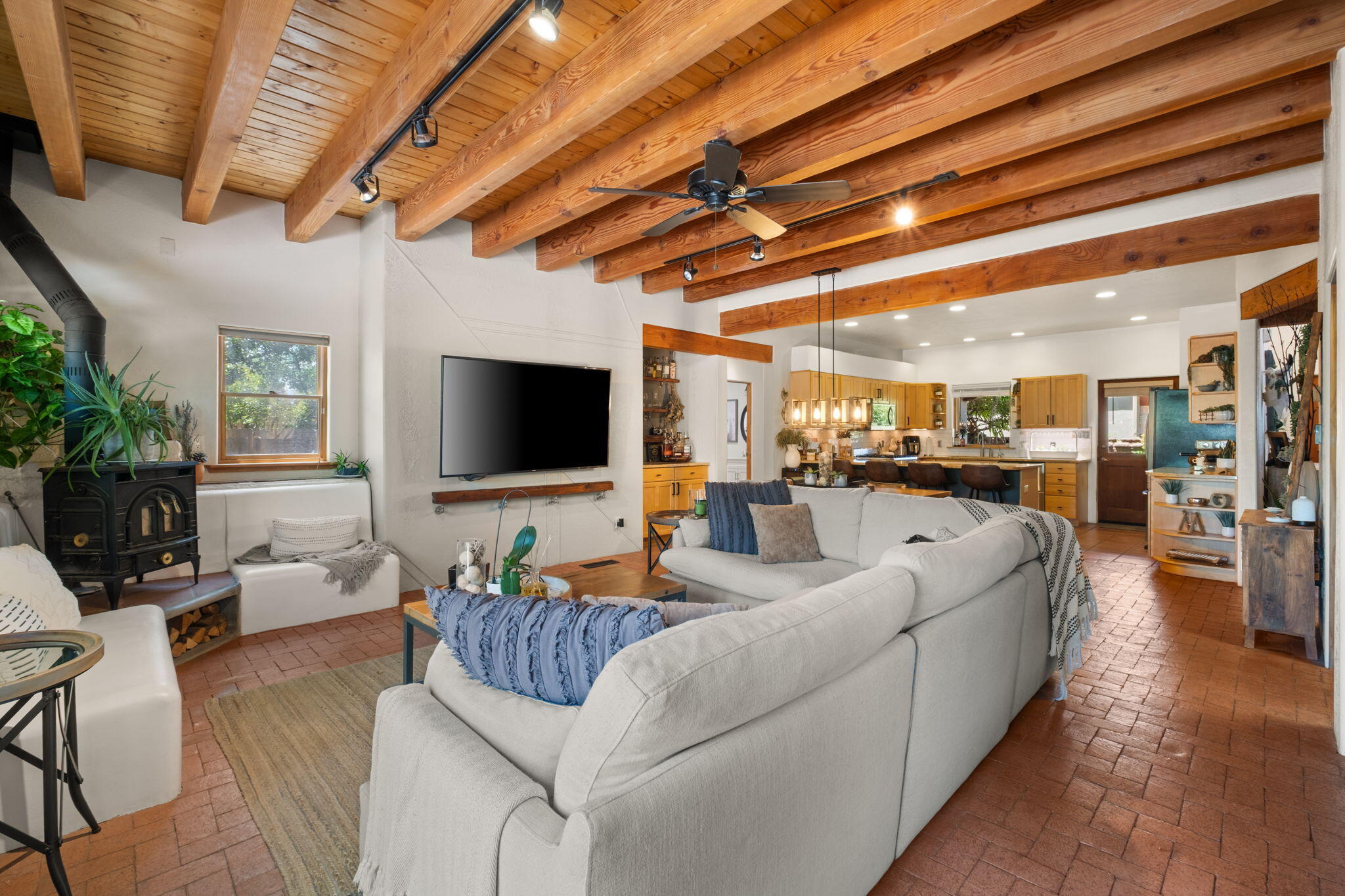 1904 TIERRA VIDA Place NW