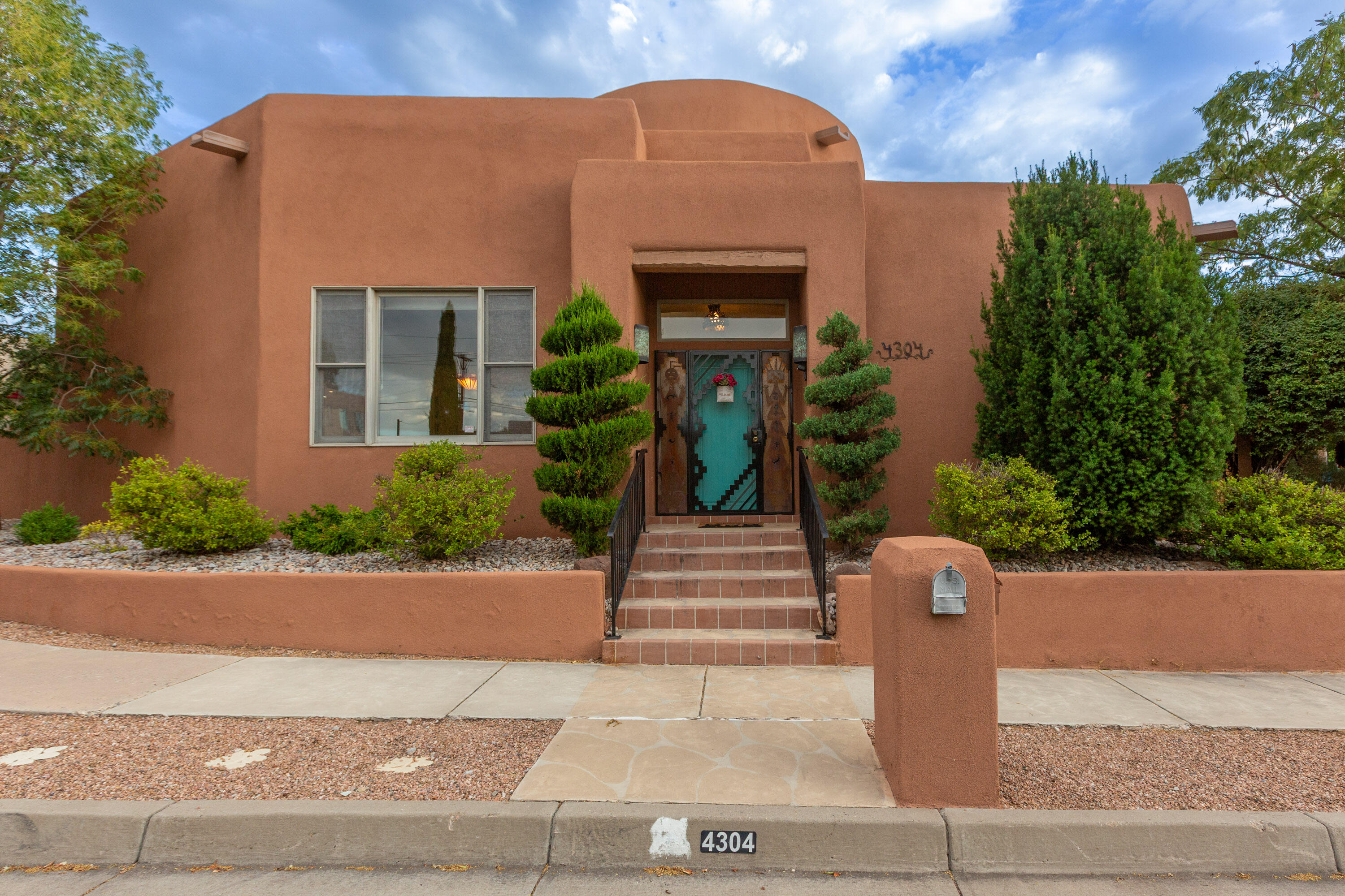 4304 VIA DE LUNA NE