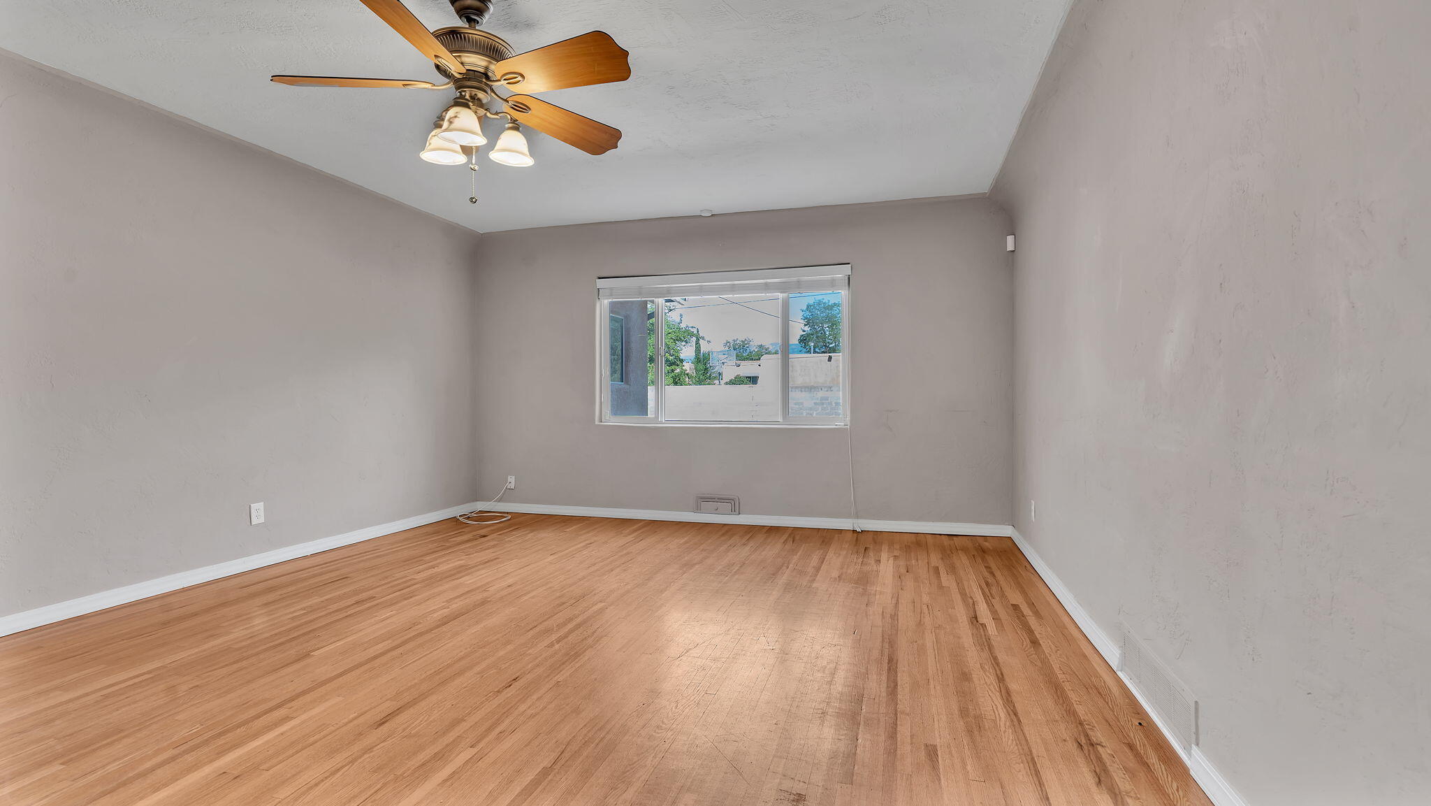 1025 VASSAR Drive NE