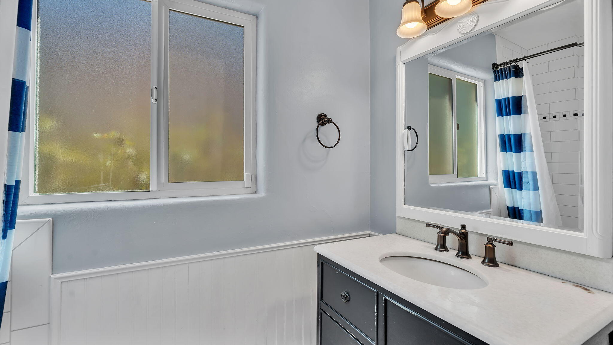 1025 VASSAR Drive NE