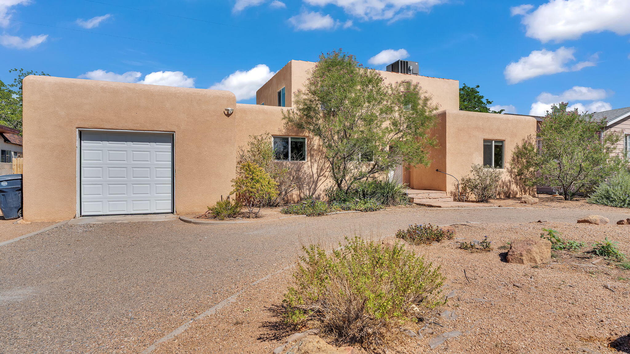 1025 VASSAR Drive NE