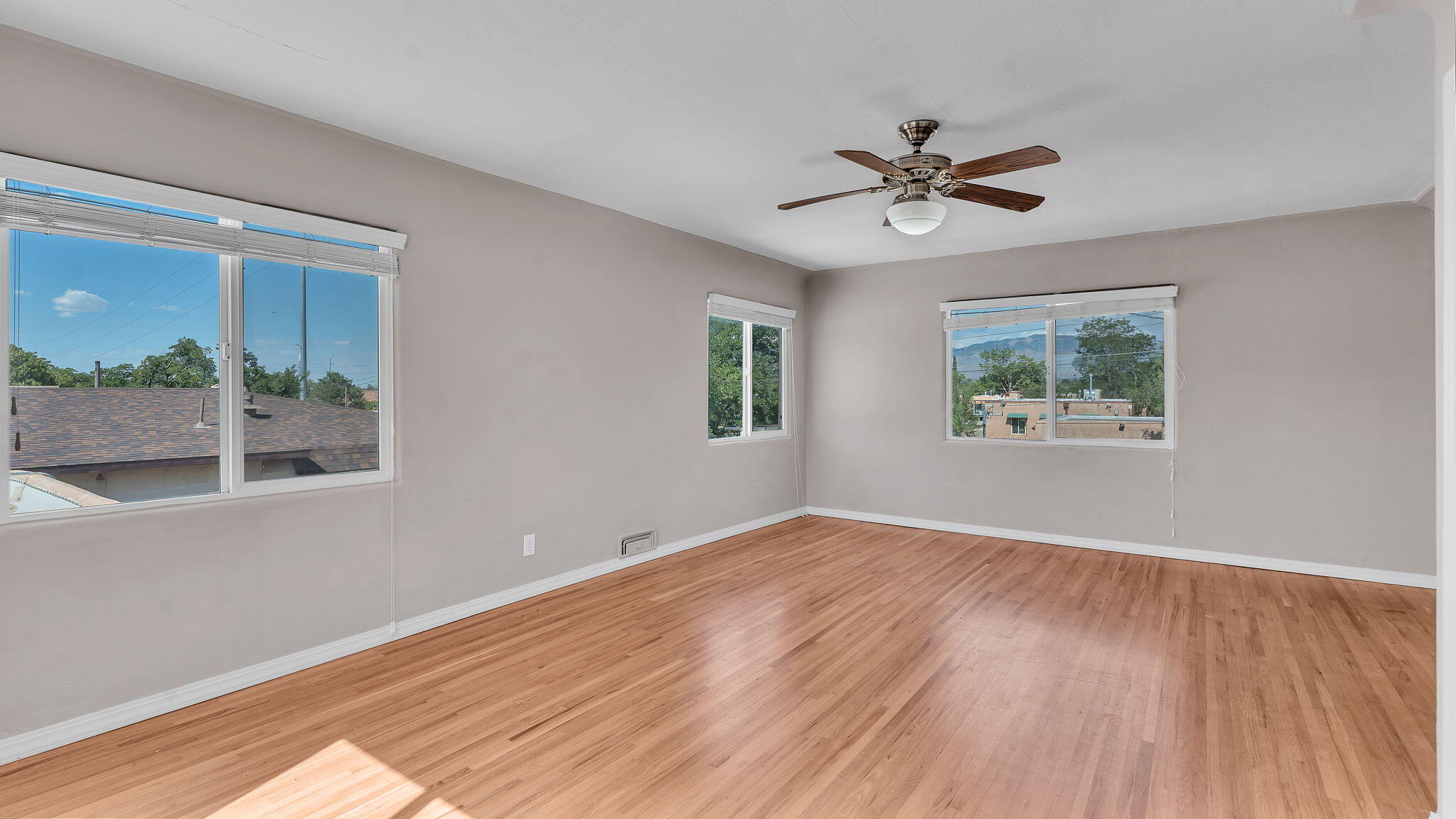 1025 VASSAR Drive NE