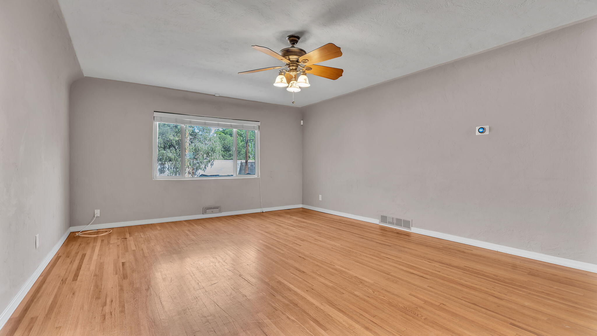 1025 VASSAR Drive NE