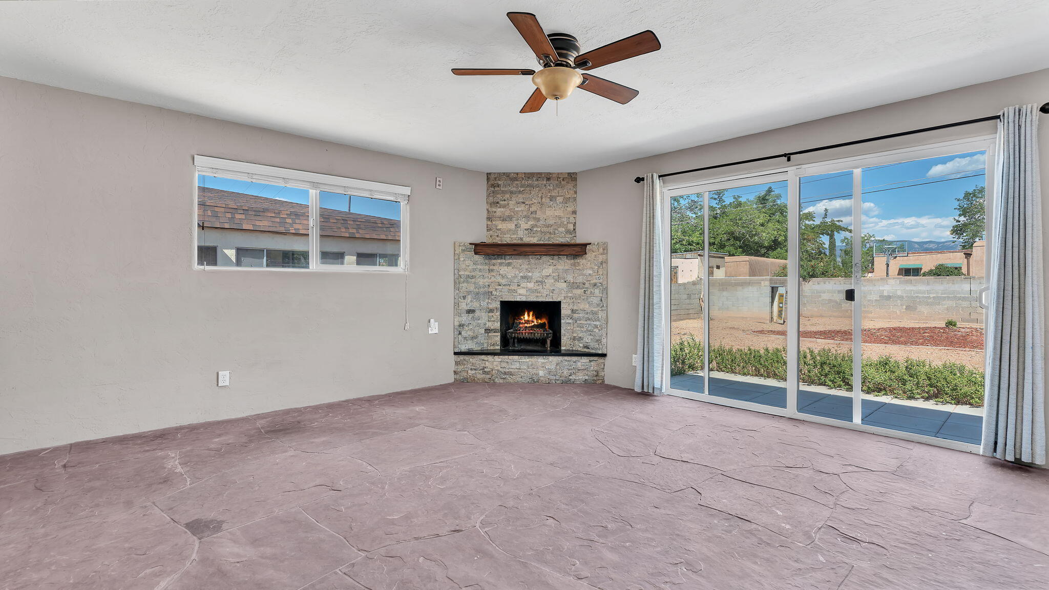 1025 VASSAR Drive NE