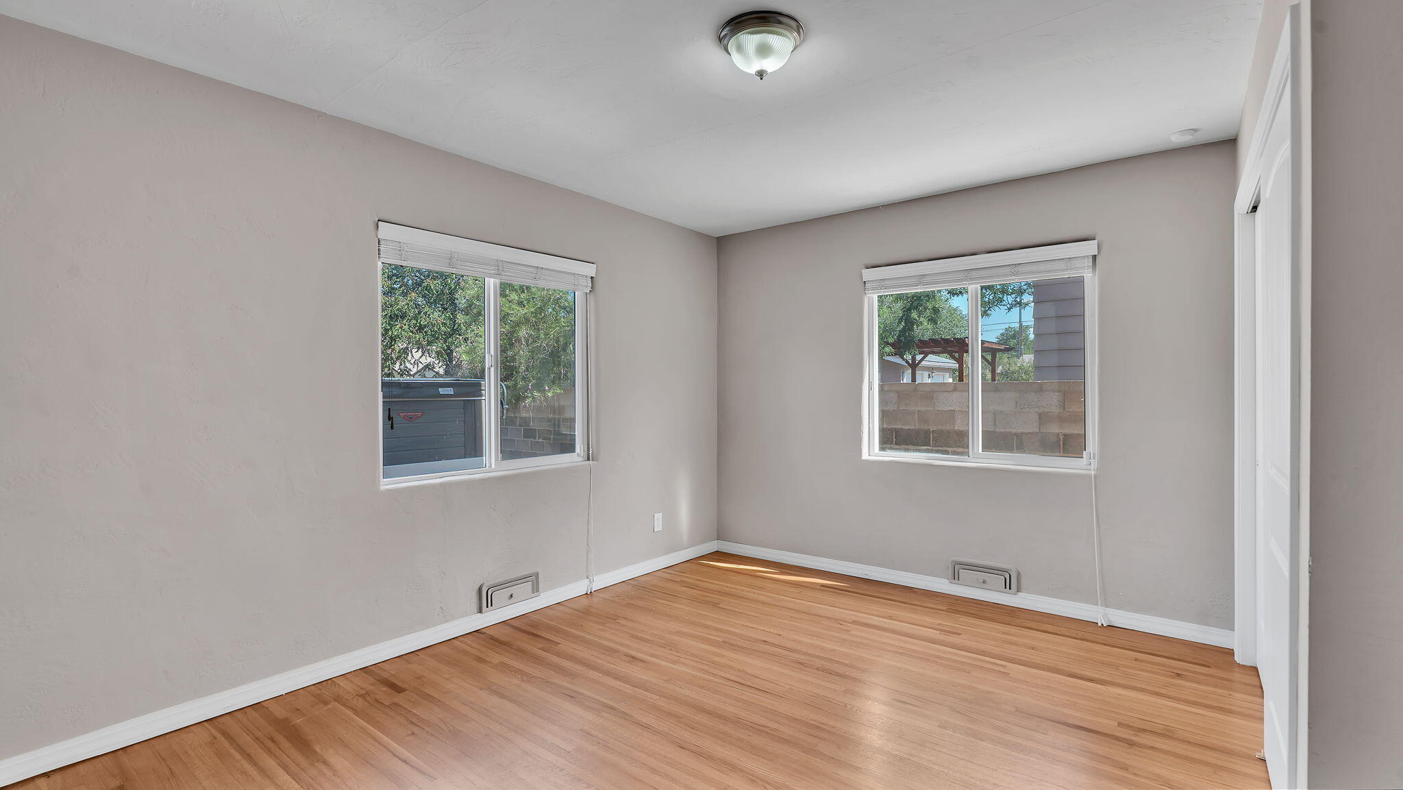 1025 VASSAR Drive NE