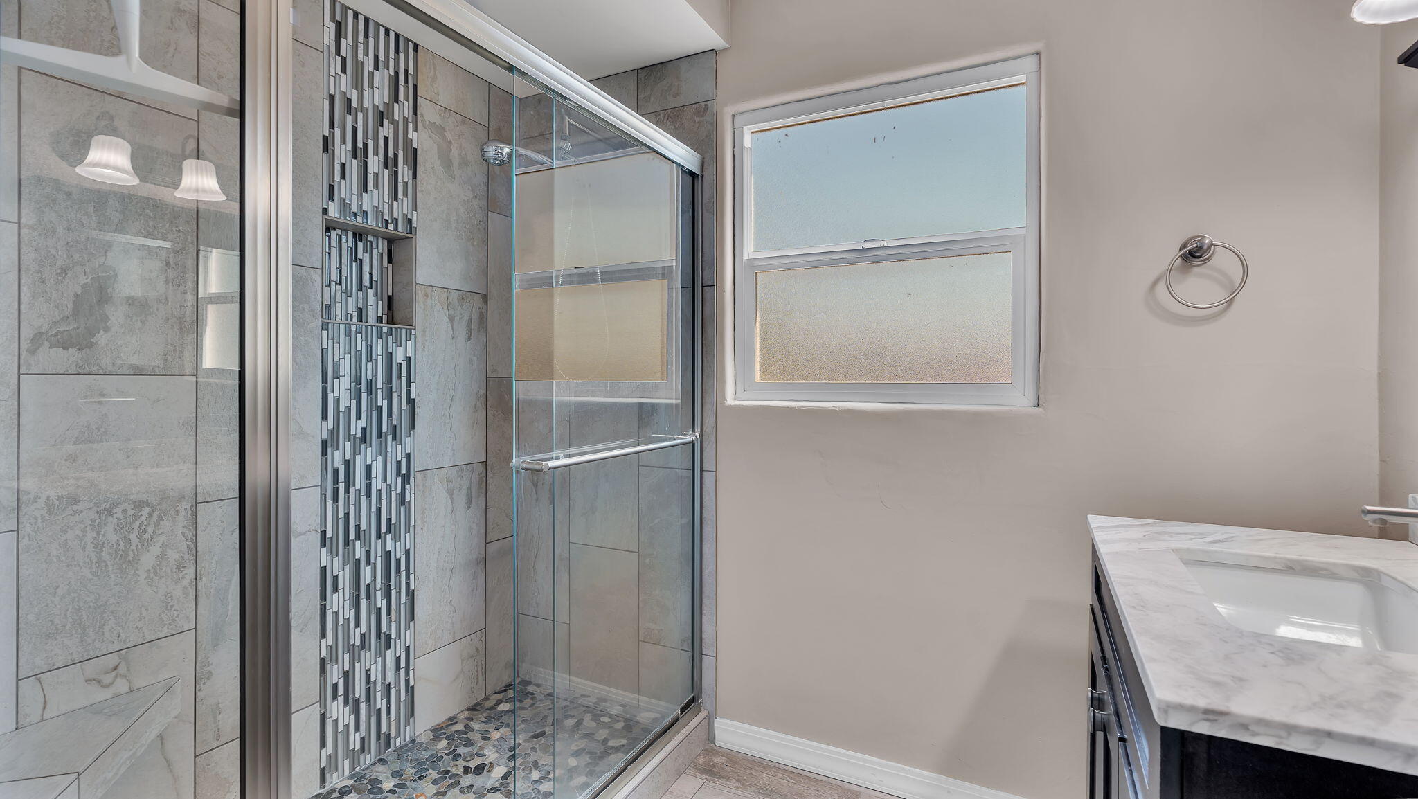 1025 VASSAR Drive NE