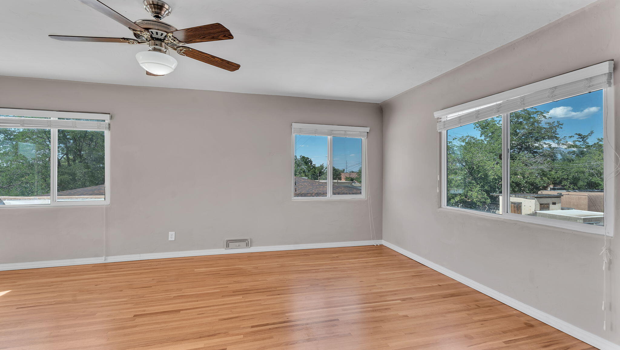 1025 VASSAR Drive NE