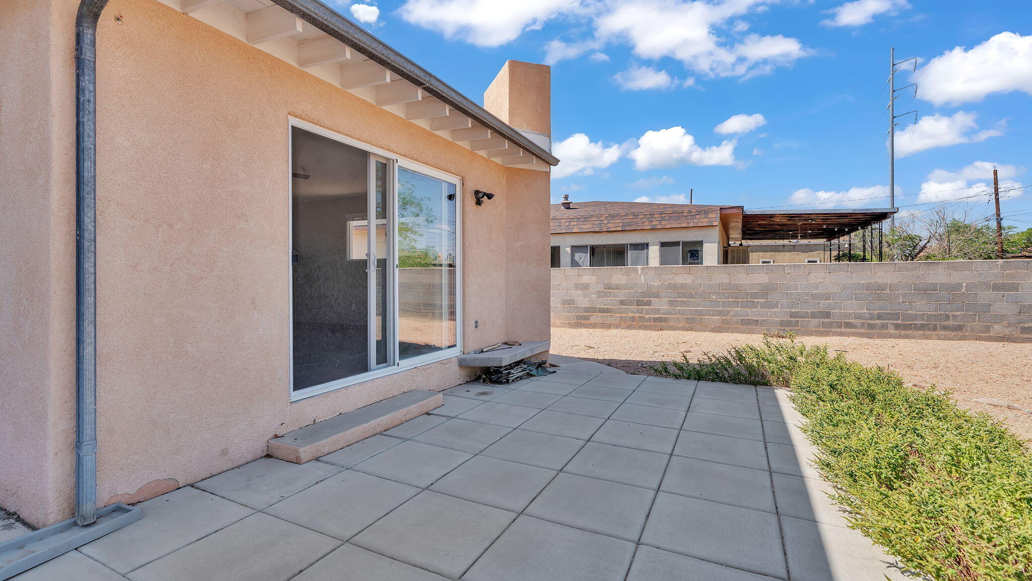 1025 VASSAR Drive NE