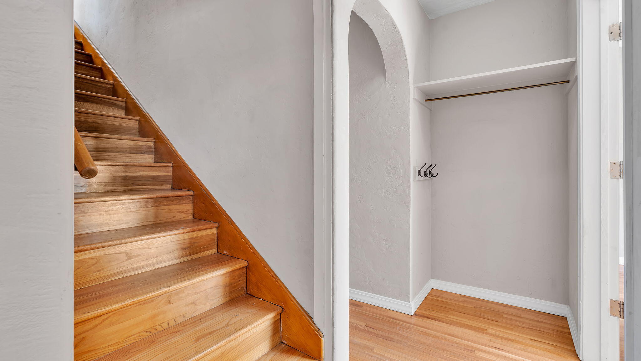 1025 VASSAR Drive NE