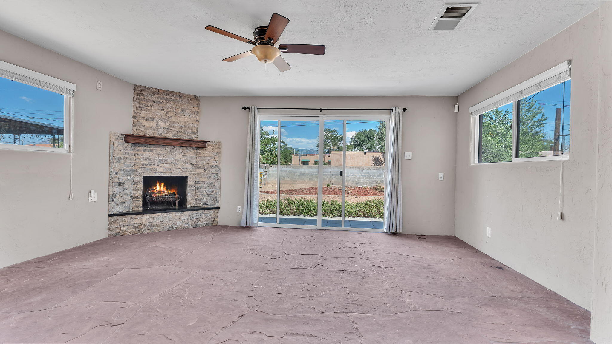 1025 VASSAR Drive NE