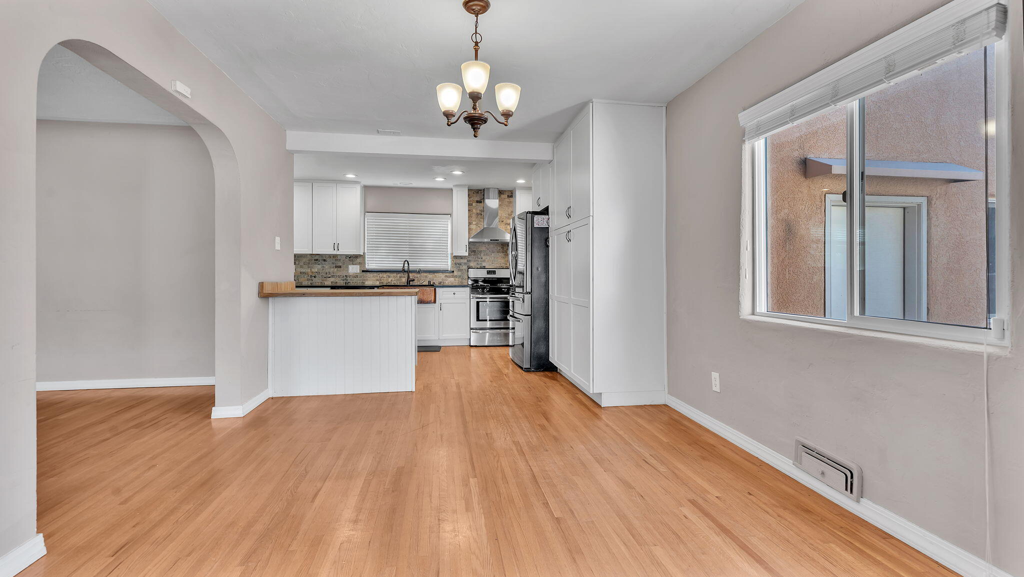 1025 VASSAR Drive NE