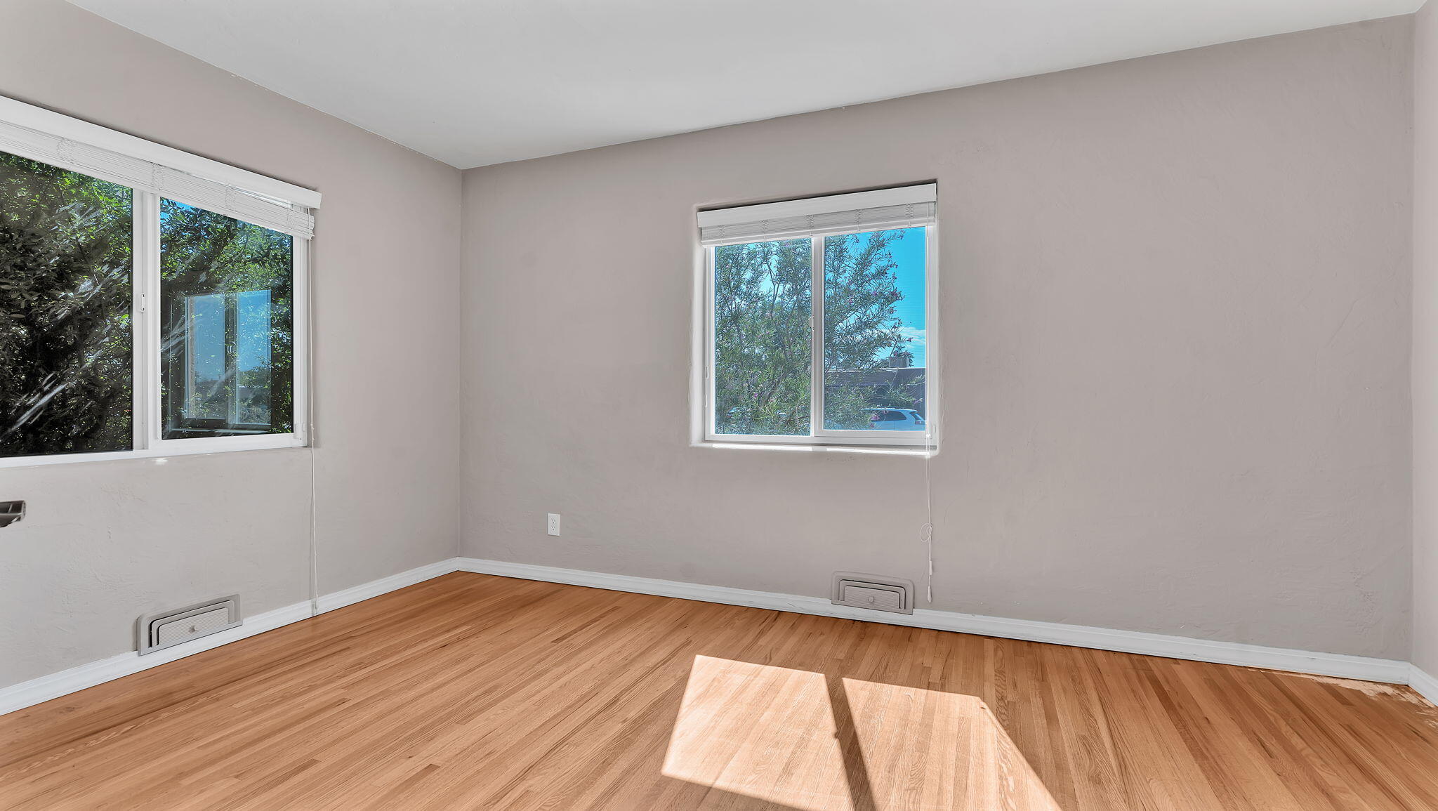 1025 VASSAR Drive NE