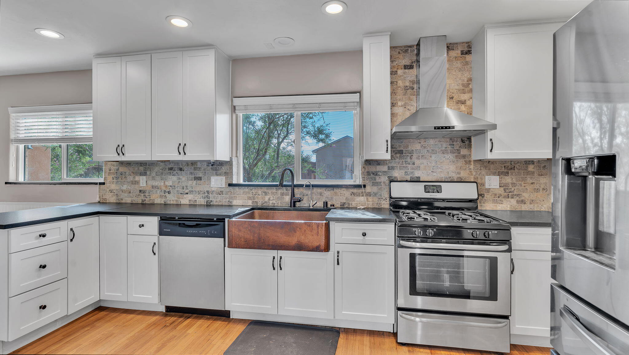 1025 VASSAR Drive NE