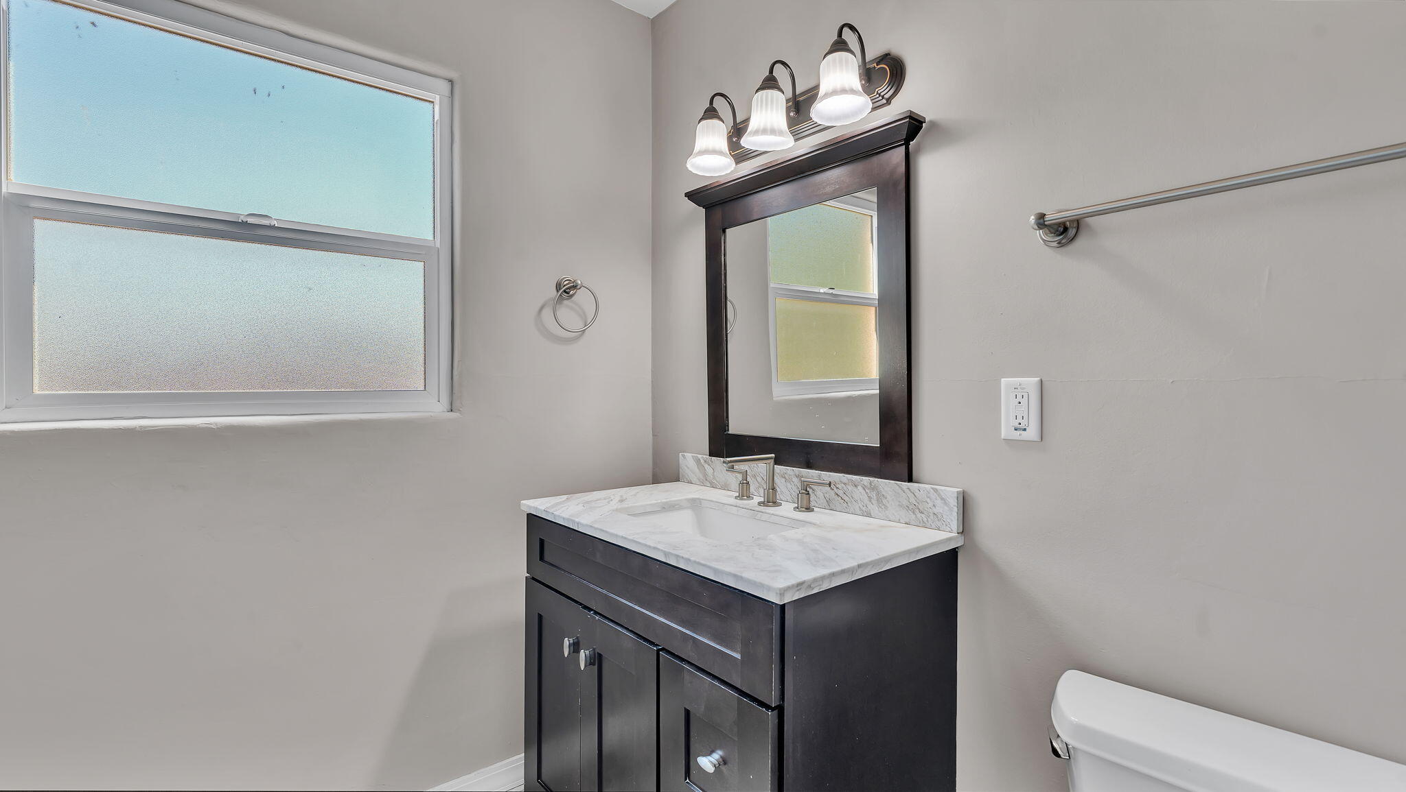 1025 VASSAR Drive NE