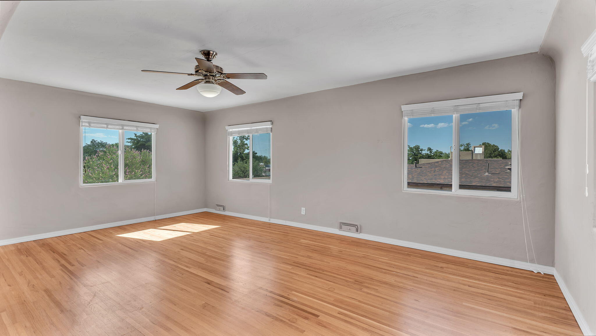 1025 VASSAR Drive NE