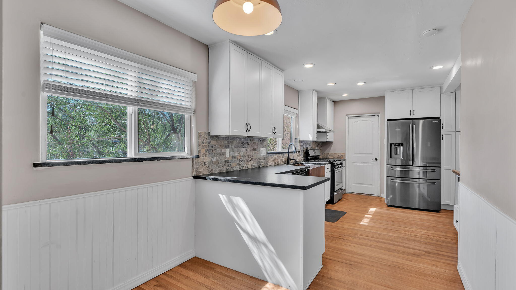 1025 VASSAR Drive NE