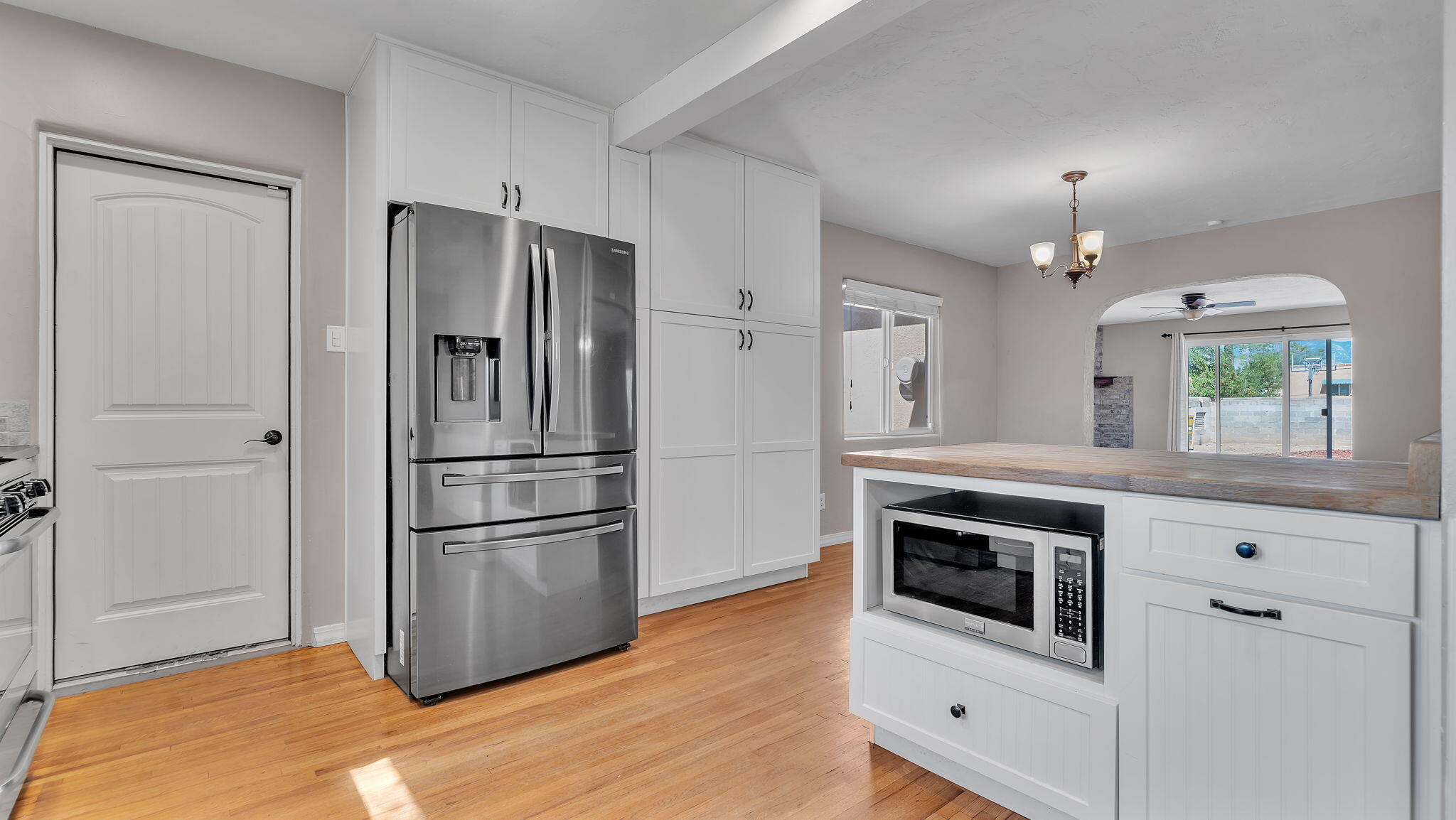 1025 VASSAR Drive NE