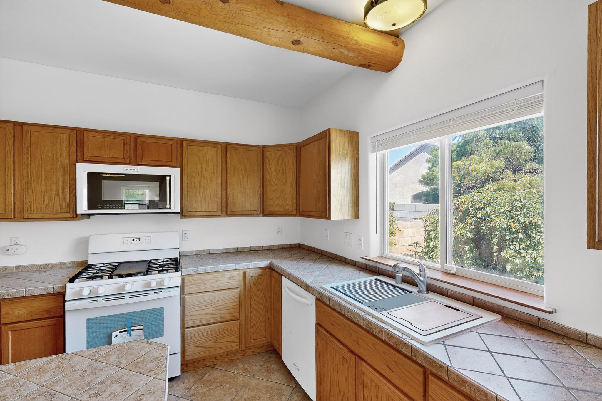 7335 Dancing Eagle Avenue NE