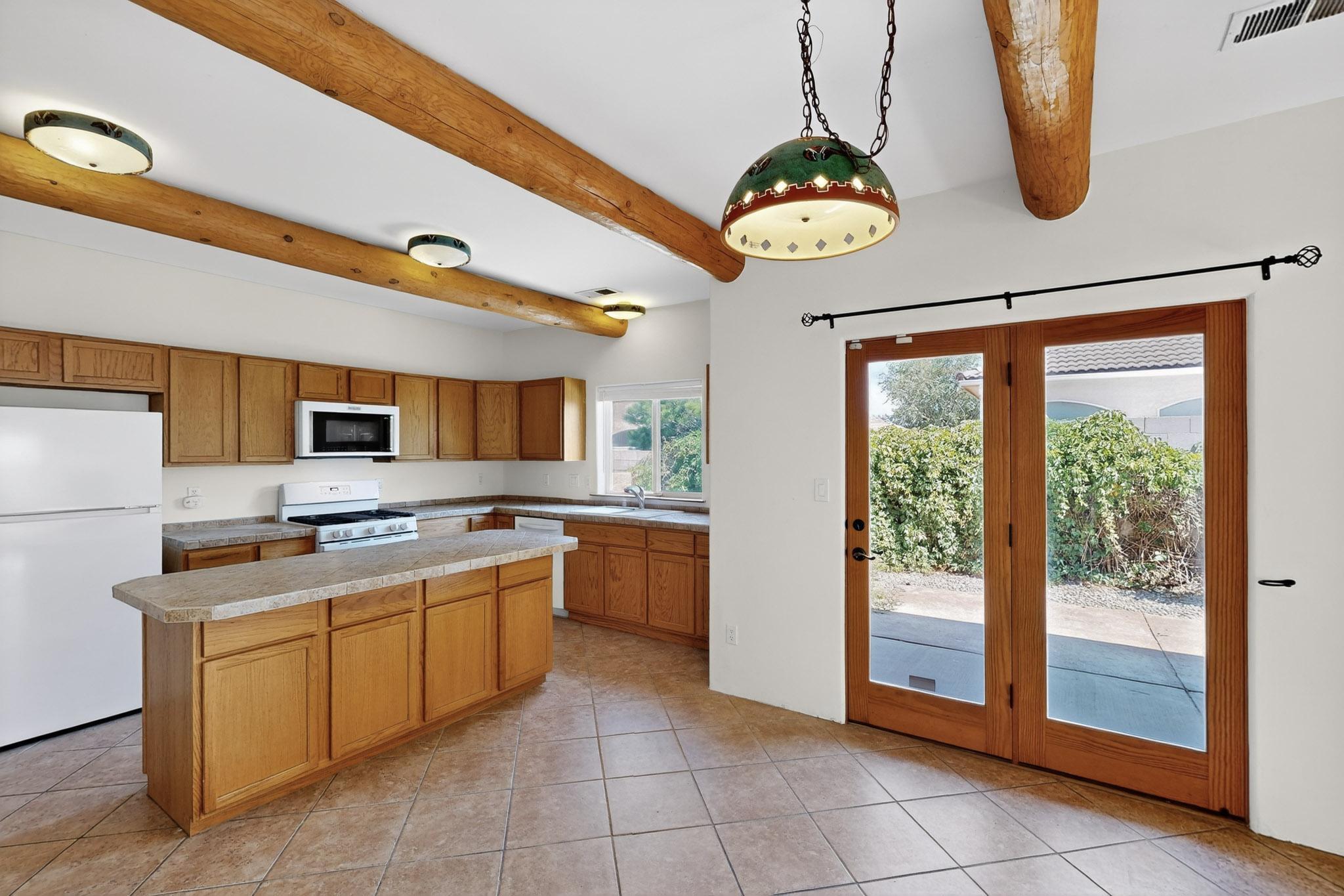 7335 Dancing Eagle Avenue NE