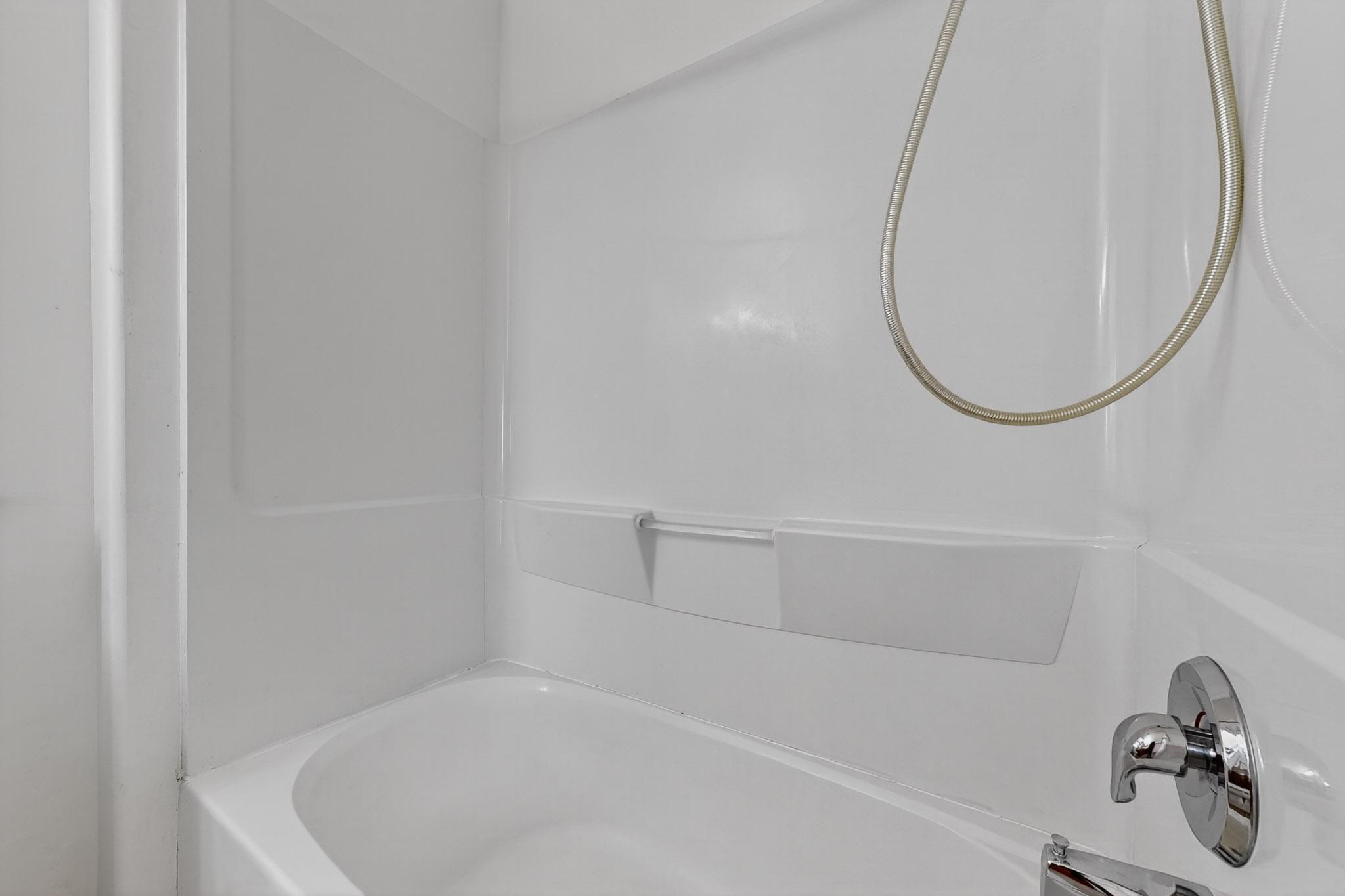 7335 Dancing Eagle Avenue NE