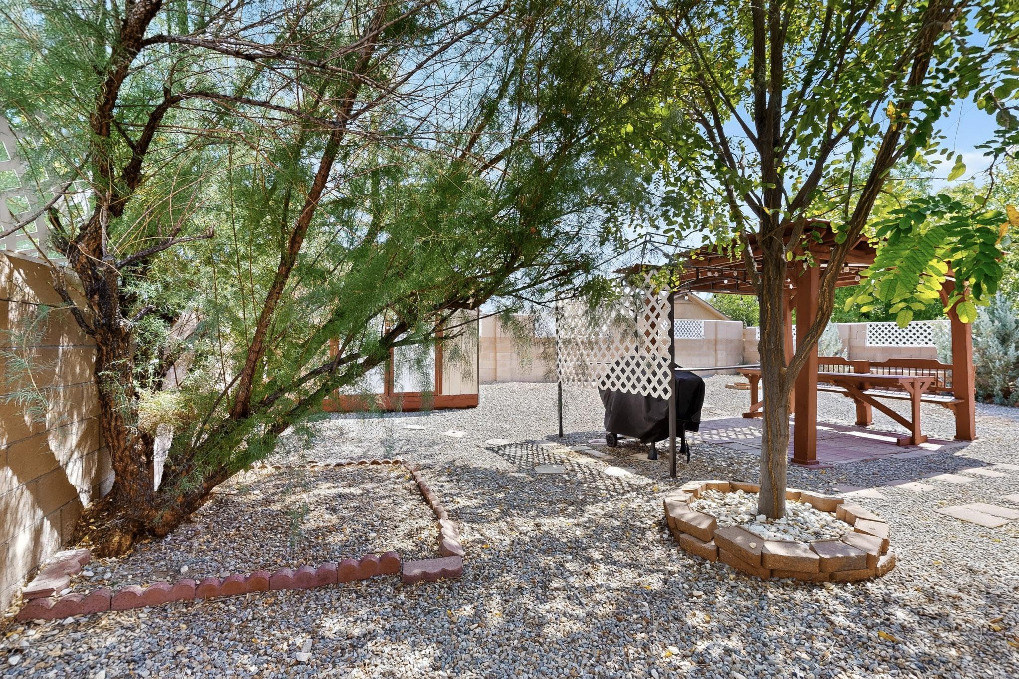 409 PLAYFUL MEADOWS Drive NE