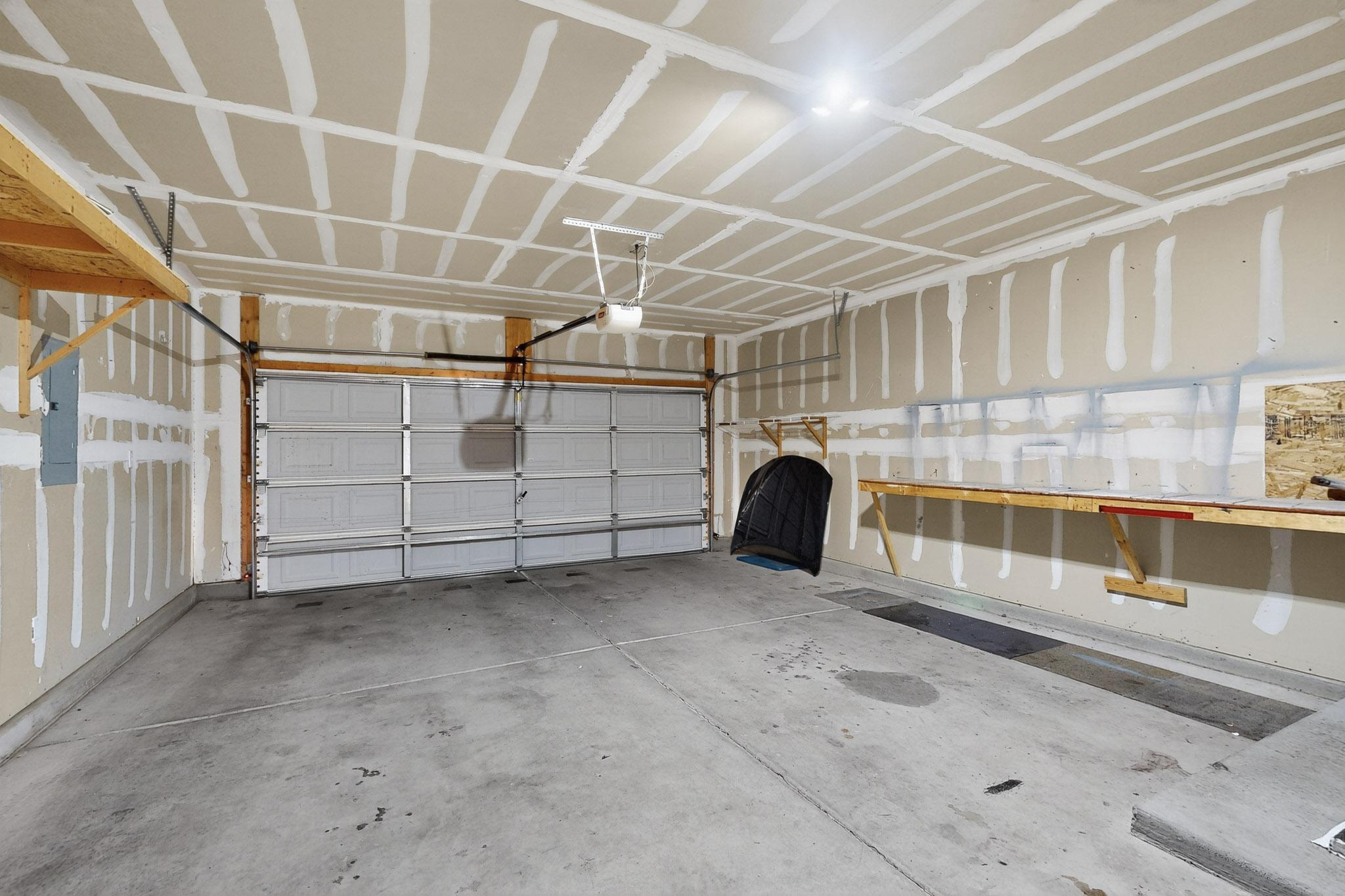 409 PLAYFUL MEADOWS Drive NE