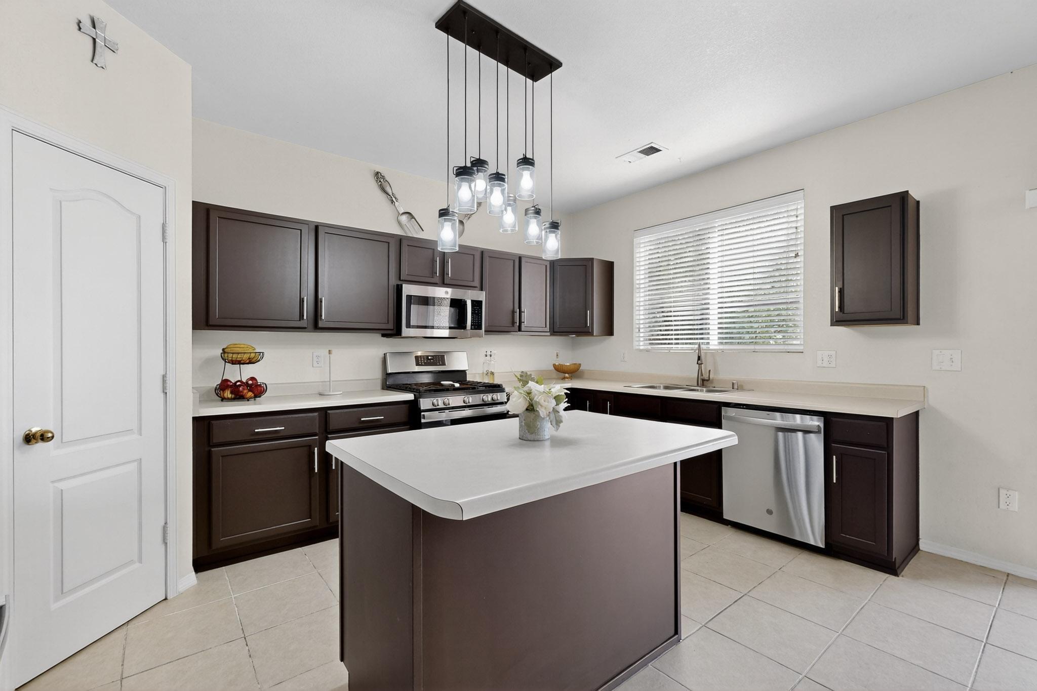 409 PLAYFUL MEADOWS Drive NE