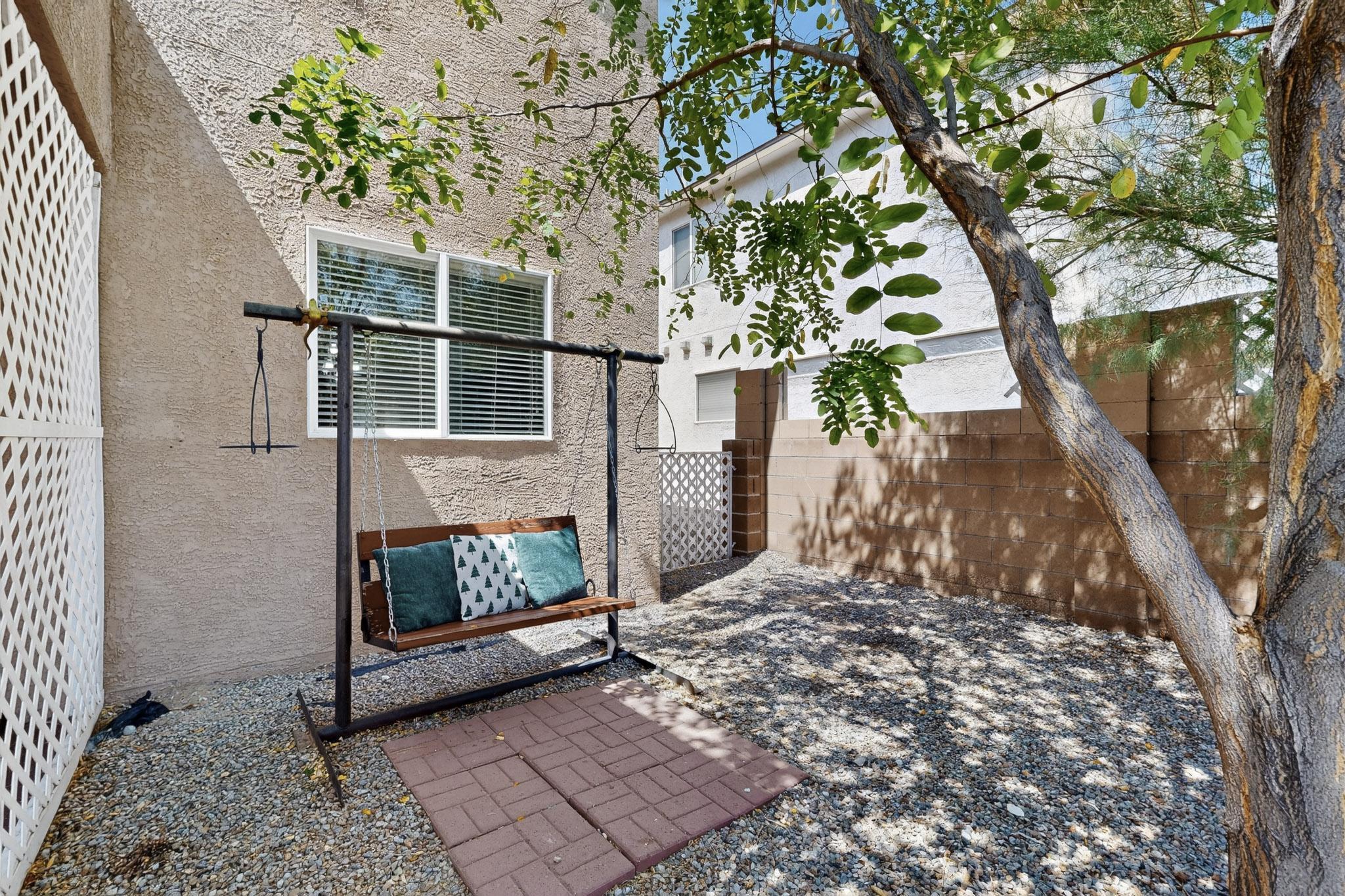 409 PLAYFUL MEADOWS Drive NE