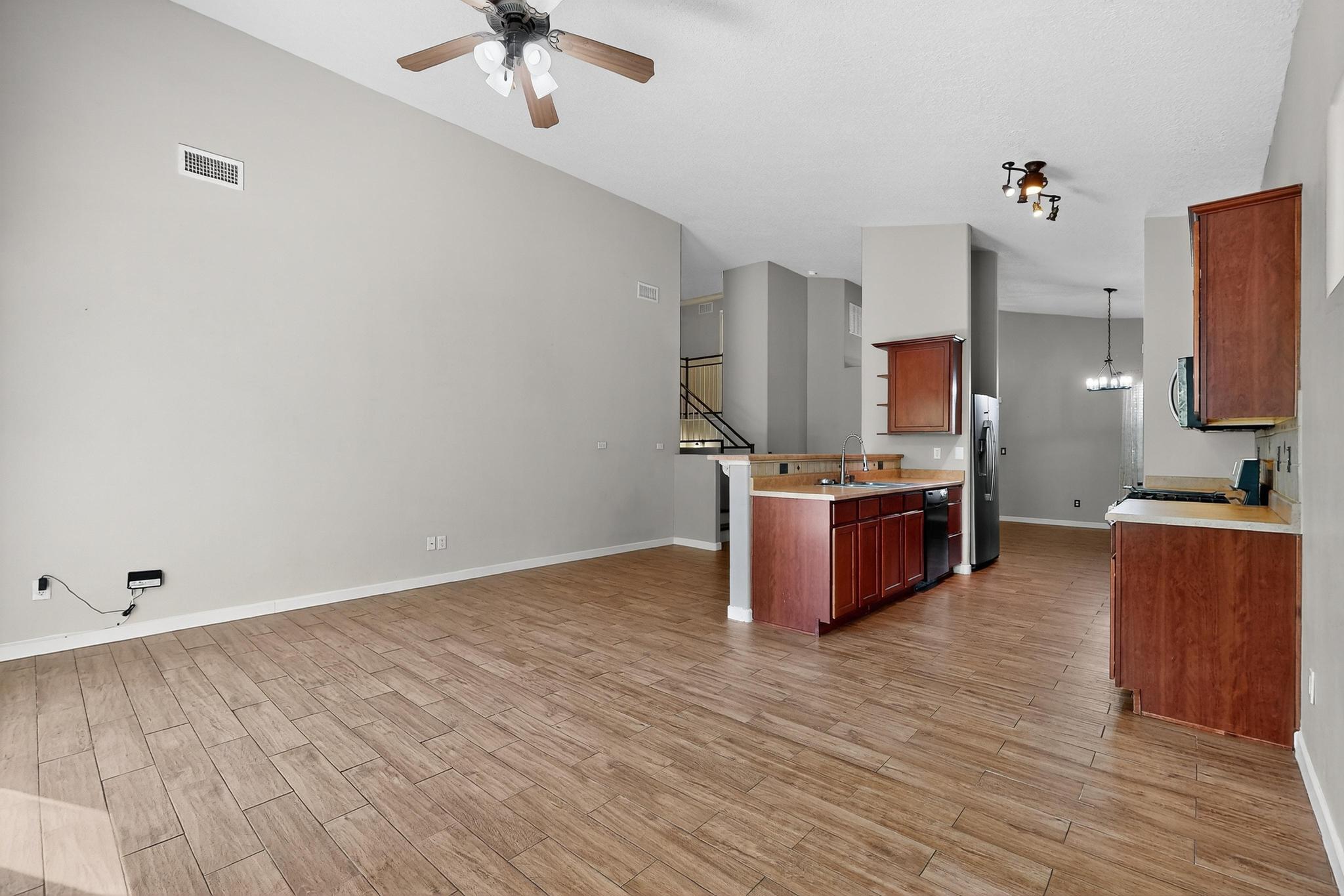 2023 DILLON Drive NE