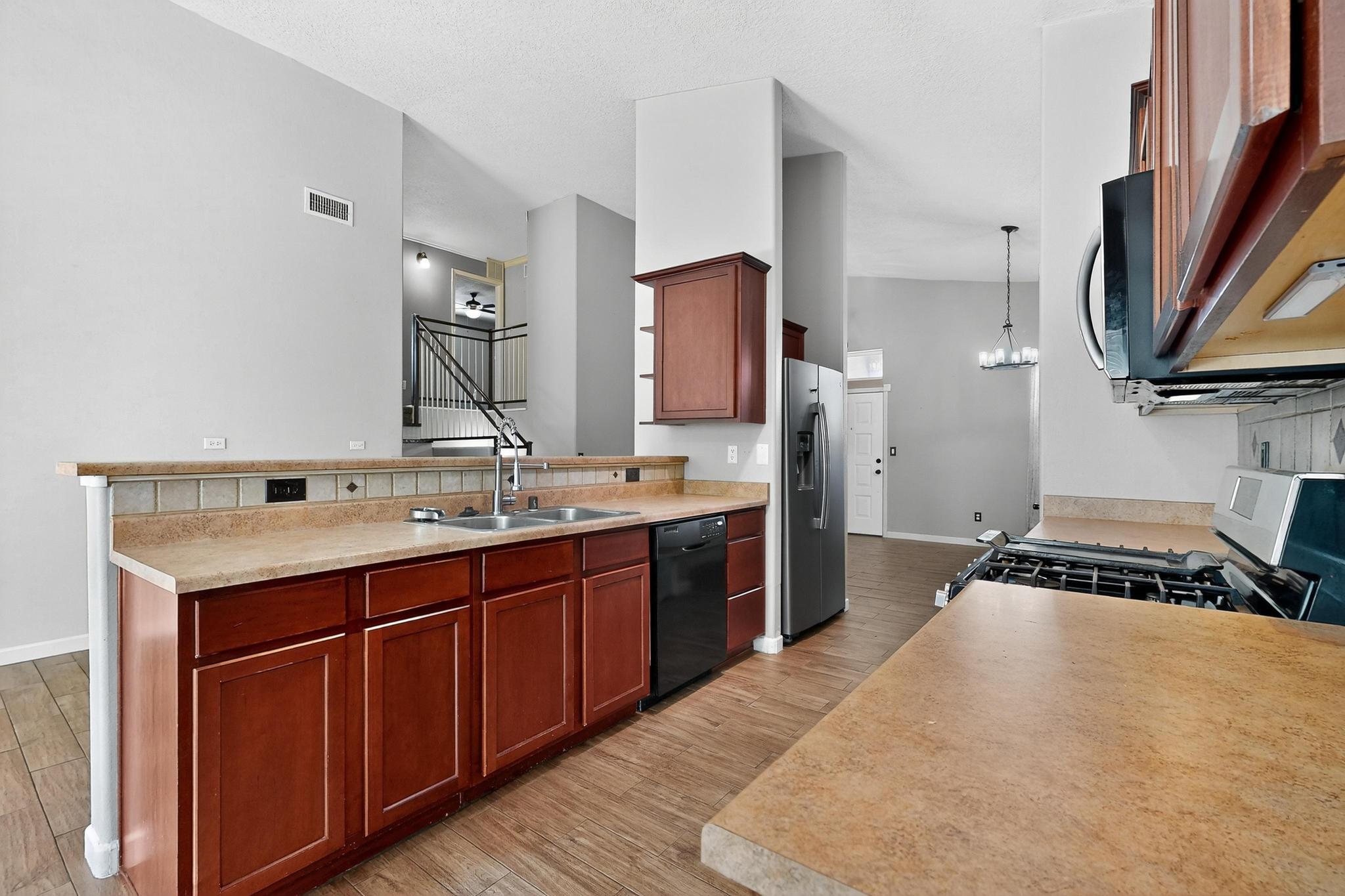 2023 DILLON Drive NE