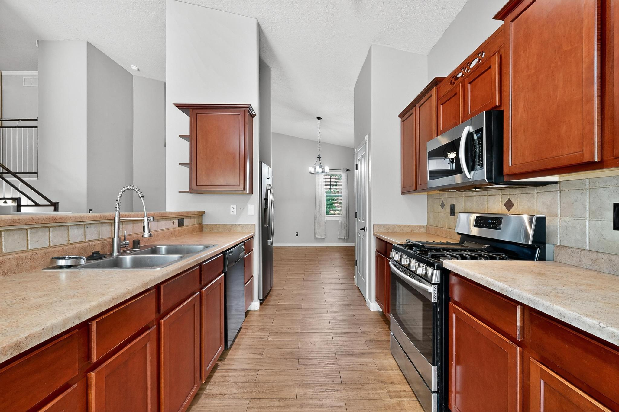 2023 DILLON Drive NE