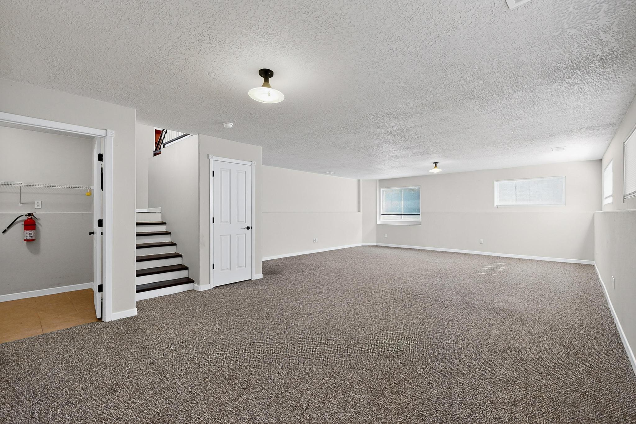 2023 DILLON Drive NE