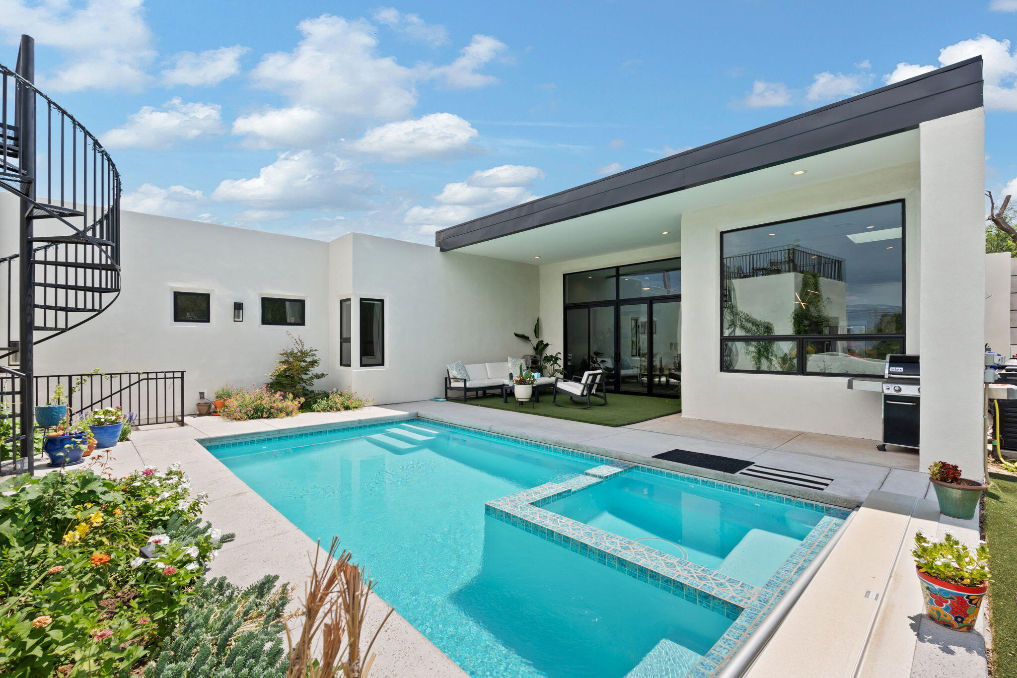 1100 RIDGECREST Drive SE